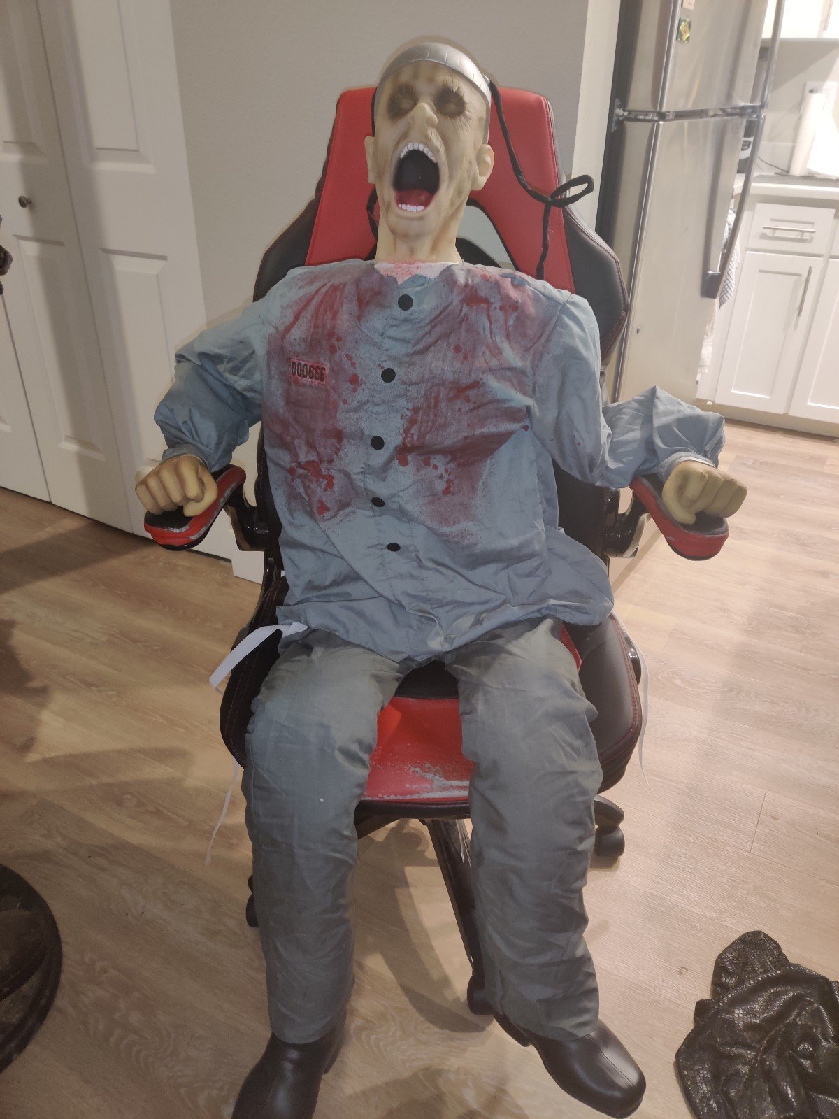 Electrocuted prisoner animatronic - Fully Working