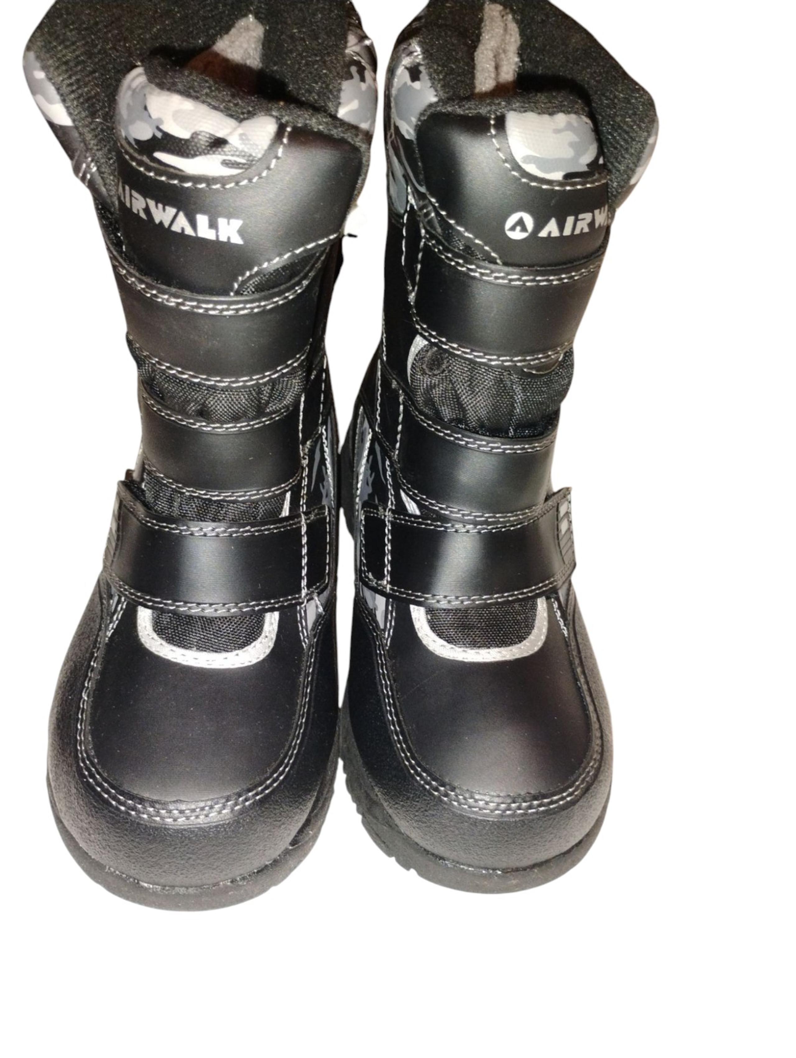 Airwalk kids unisex insulated boots size 13 kids boots nwt