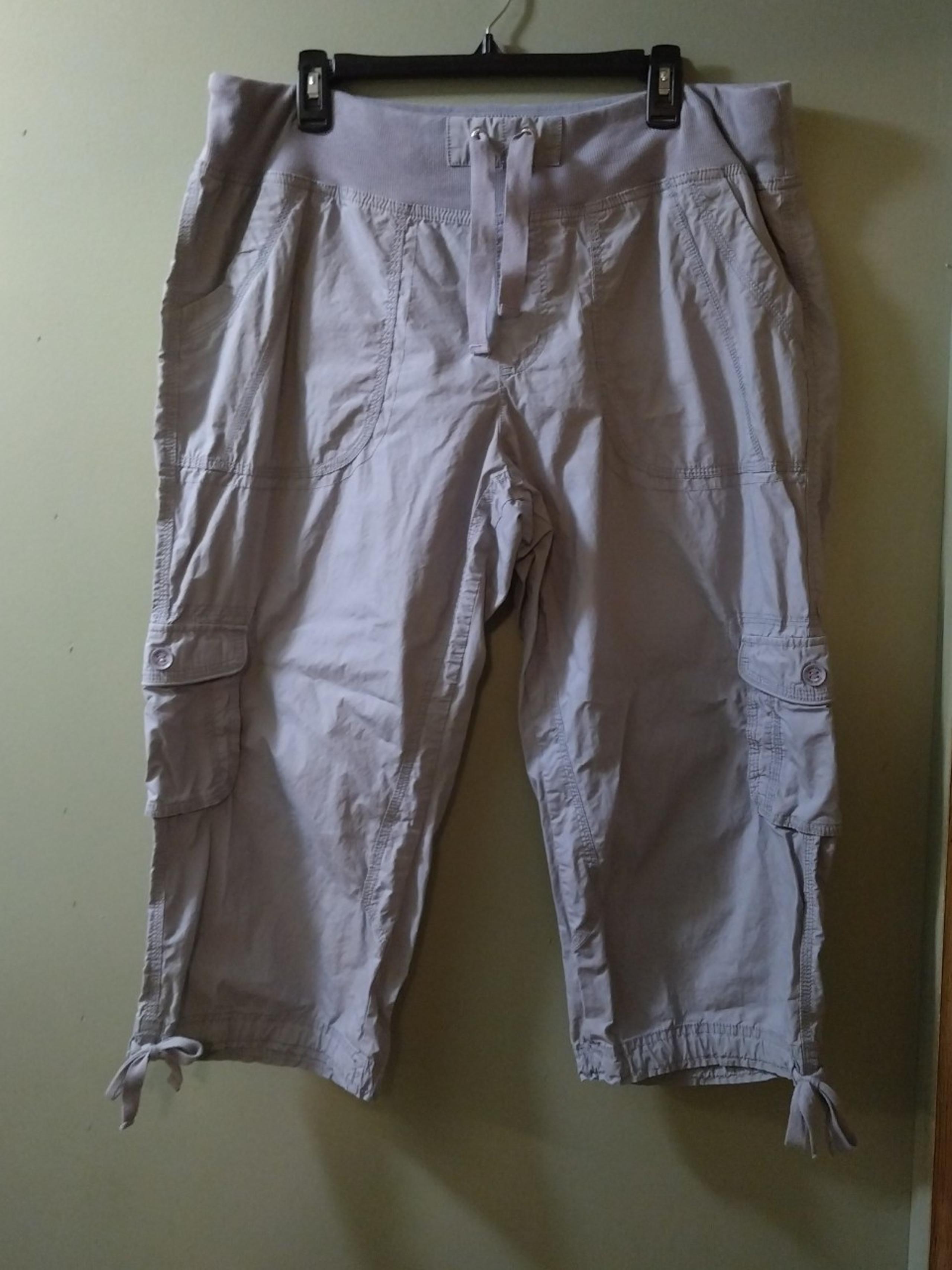 Woman's cargo Capri