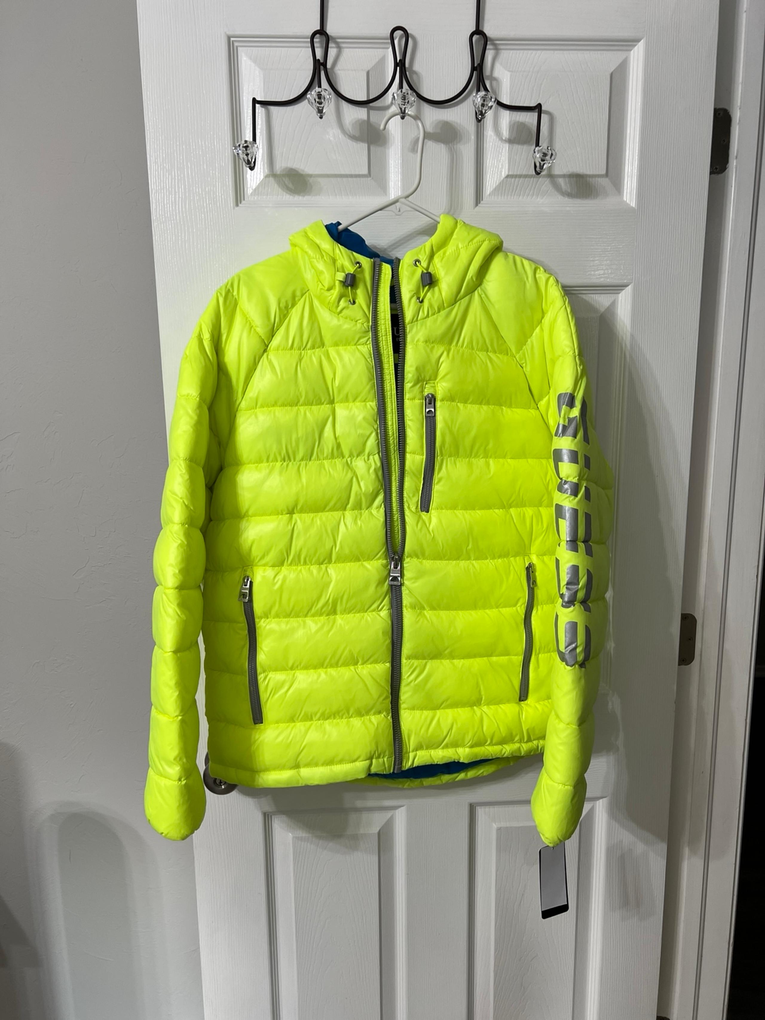 Guess men’s puffer jacket. Size L new with tags Color highlighter, yellow.