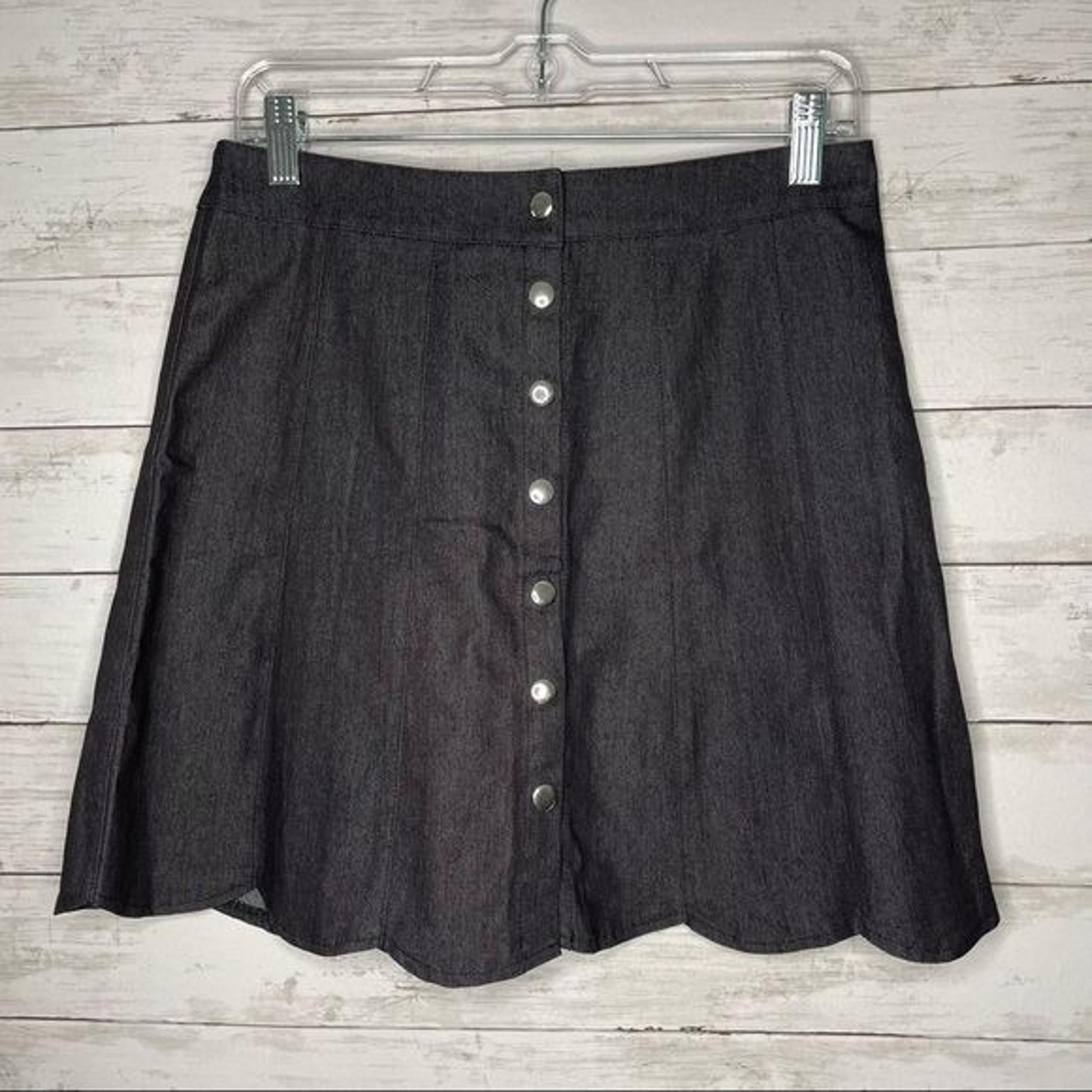 Button's Snap Scalloped Skirt