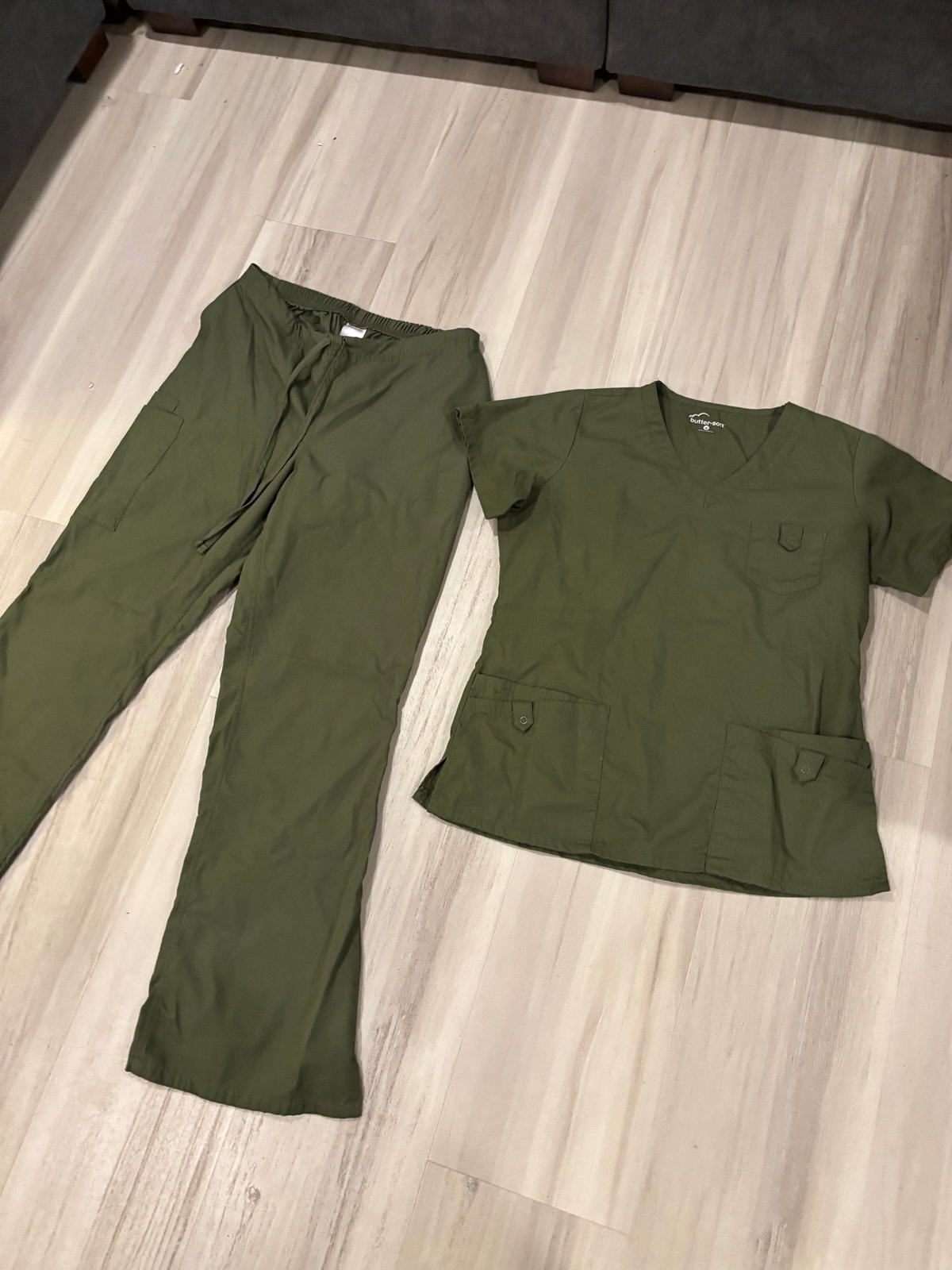 Scrub set