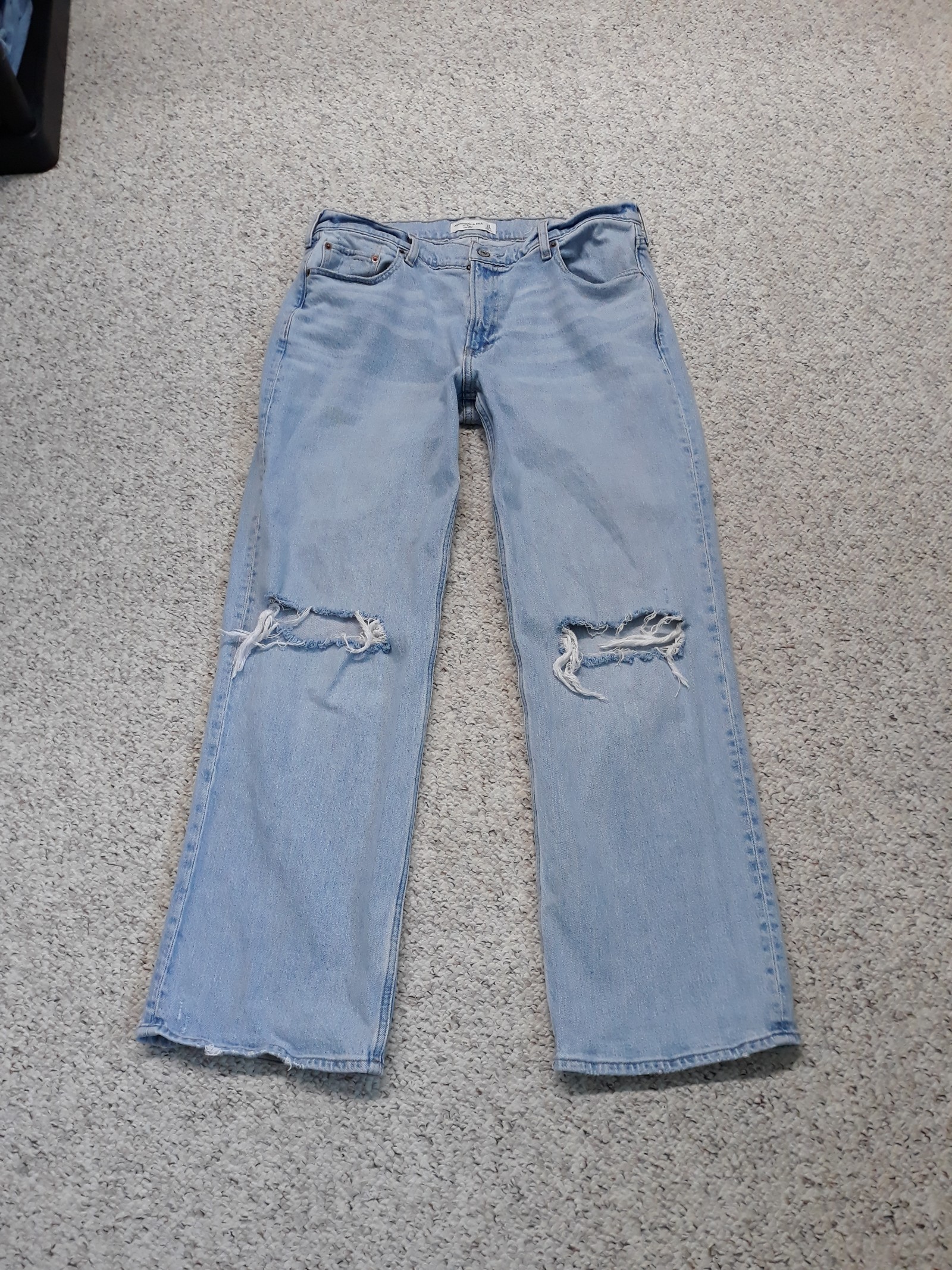 31 Abercrombie & Fitch 90's The Baggy Low-Rise Ripped Distressed Straight Leg