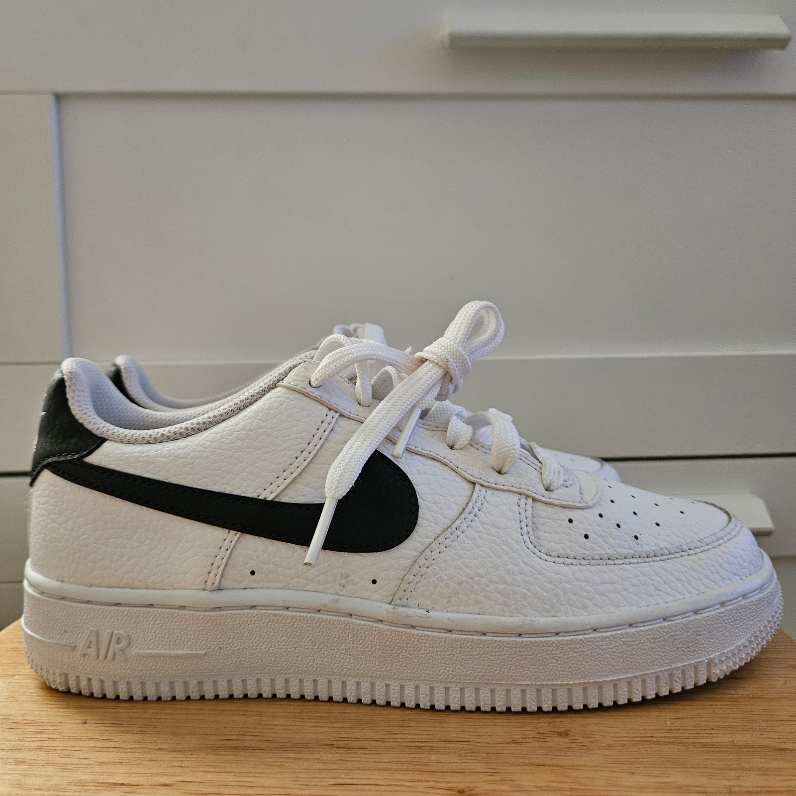 Nike Air Force 1 Low Boys Size 5 Womens Size 7