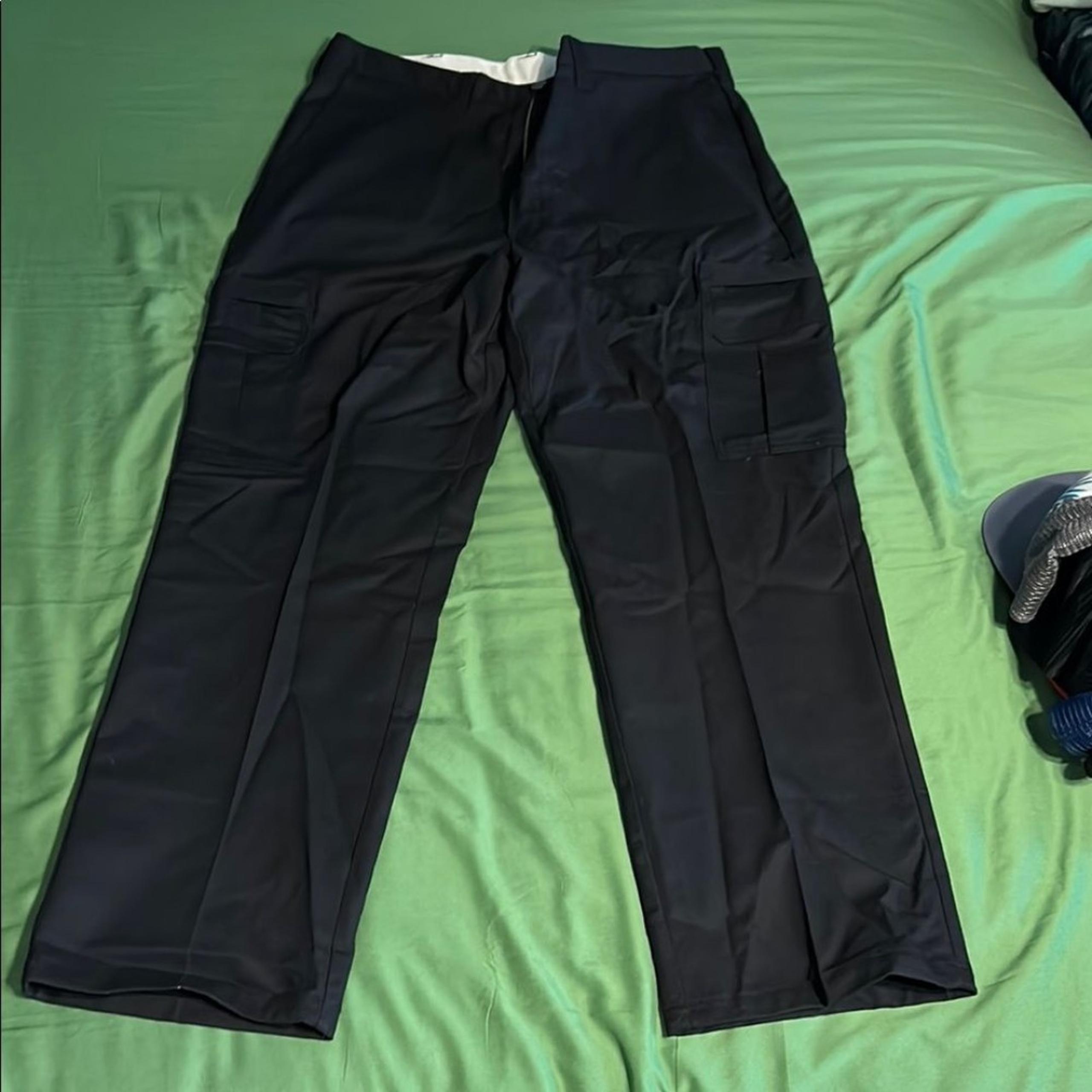 NWT Dickies Black Cargo Pants with Straight Leg 36x32