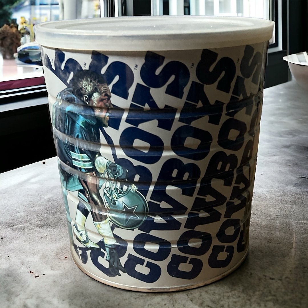 Vintage Maxwell house, Dallas cowboys tin