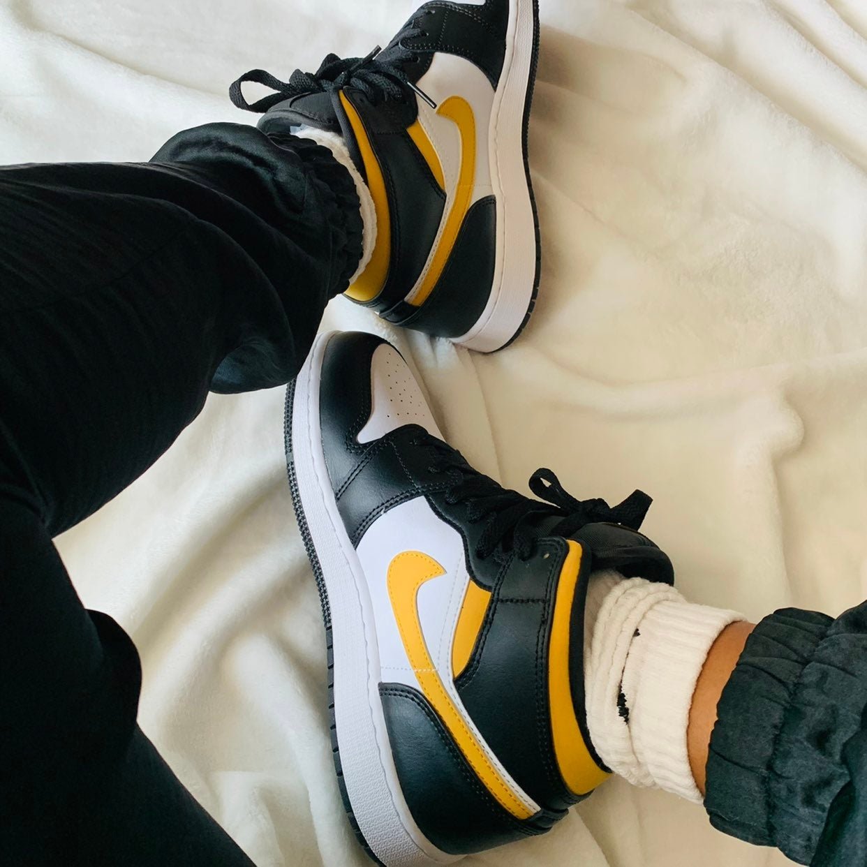 Air Jordan 1 Mid “Pollen / Black / White