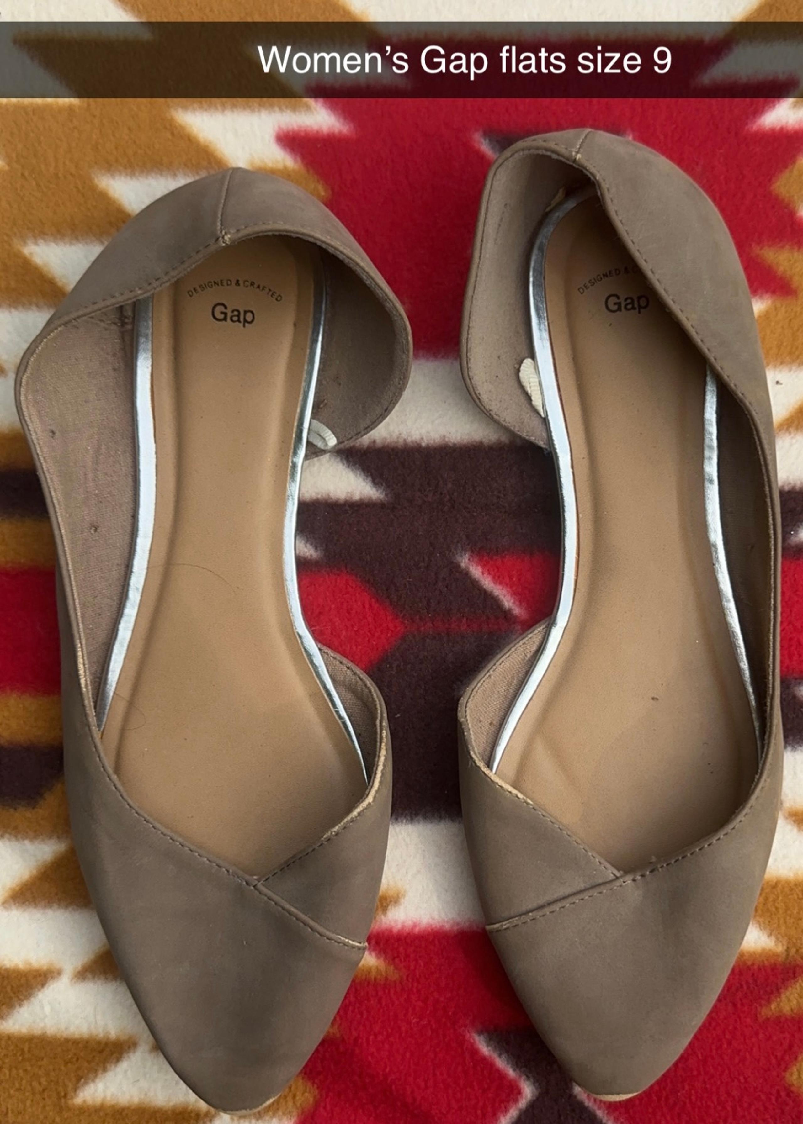 Women’s Gap flats