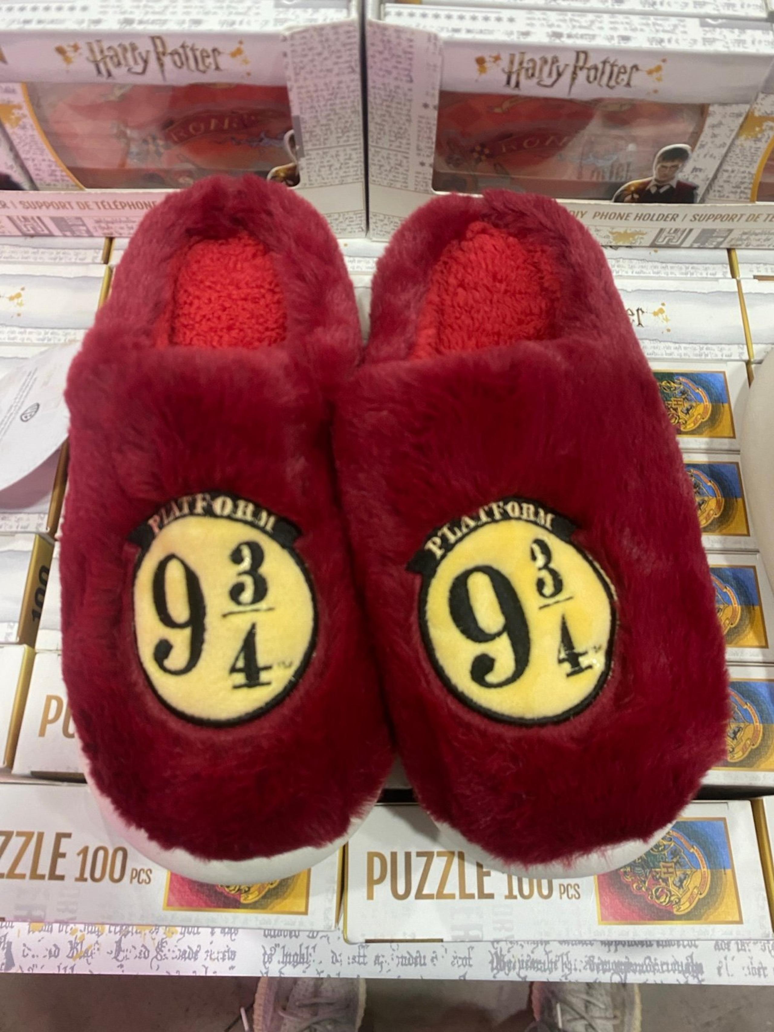 Harry Potter 9 3/4  Women's Plush Slipper size 8W