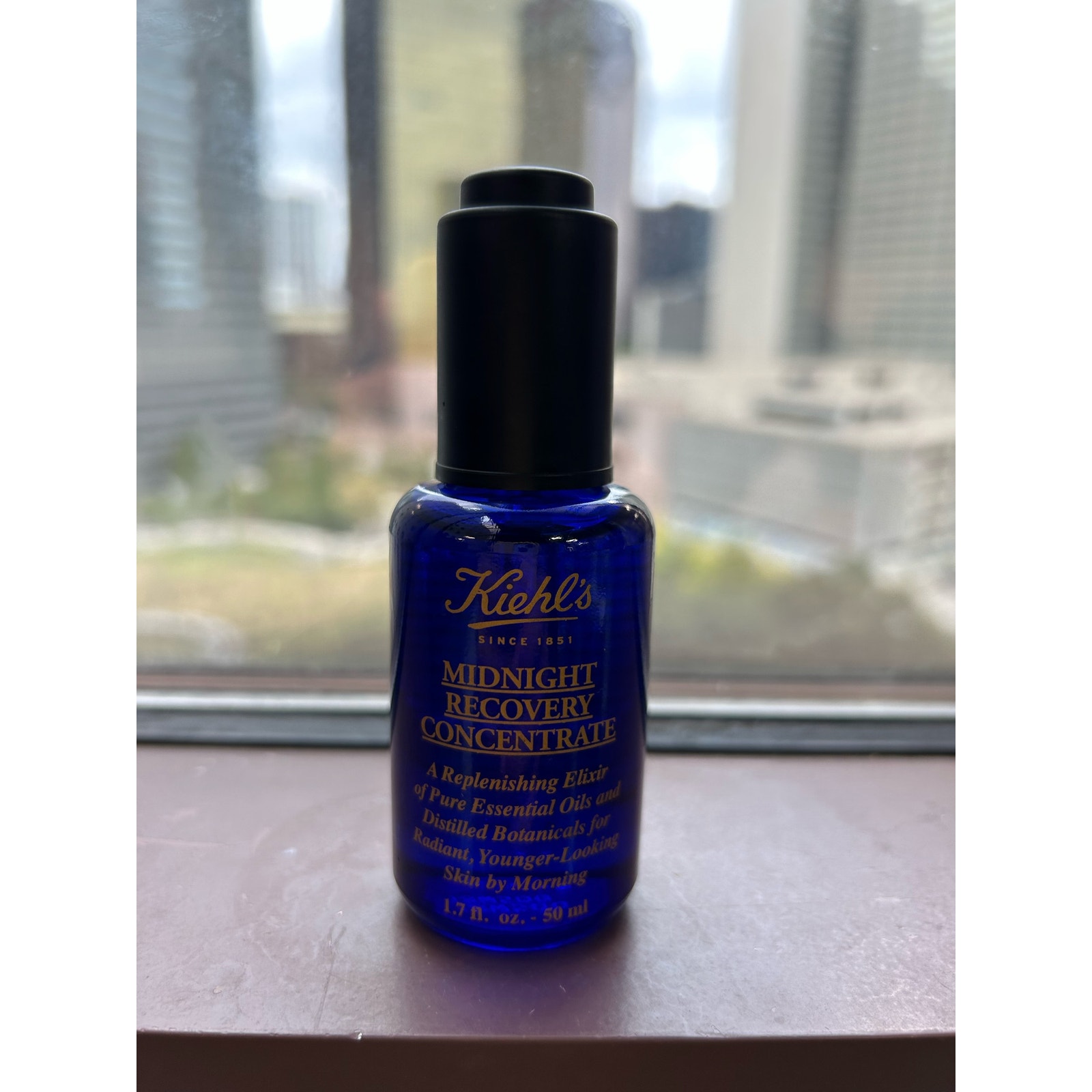Kiehl’s Midnight Recovery Concentrate Moisturizing Face Oil Serum