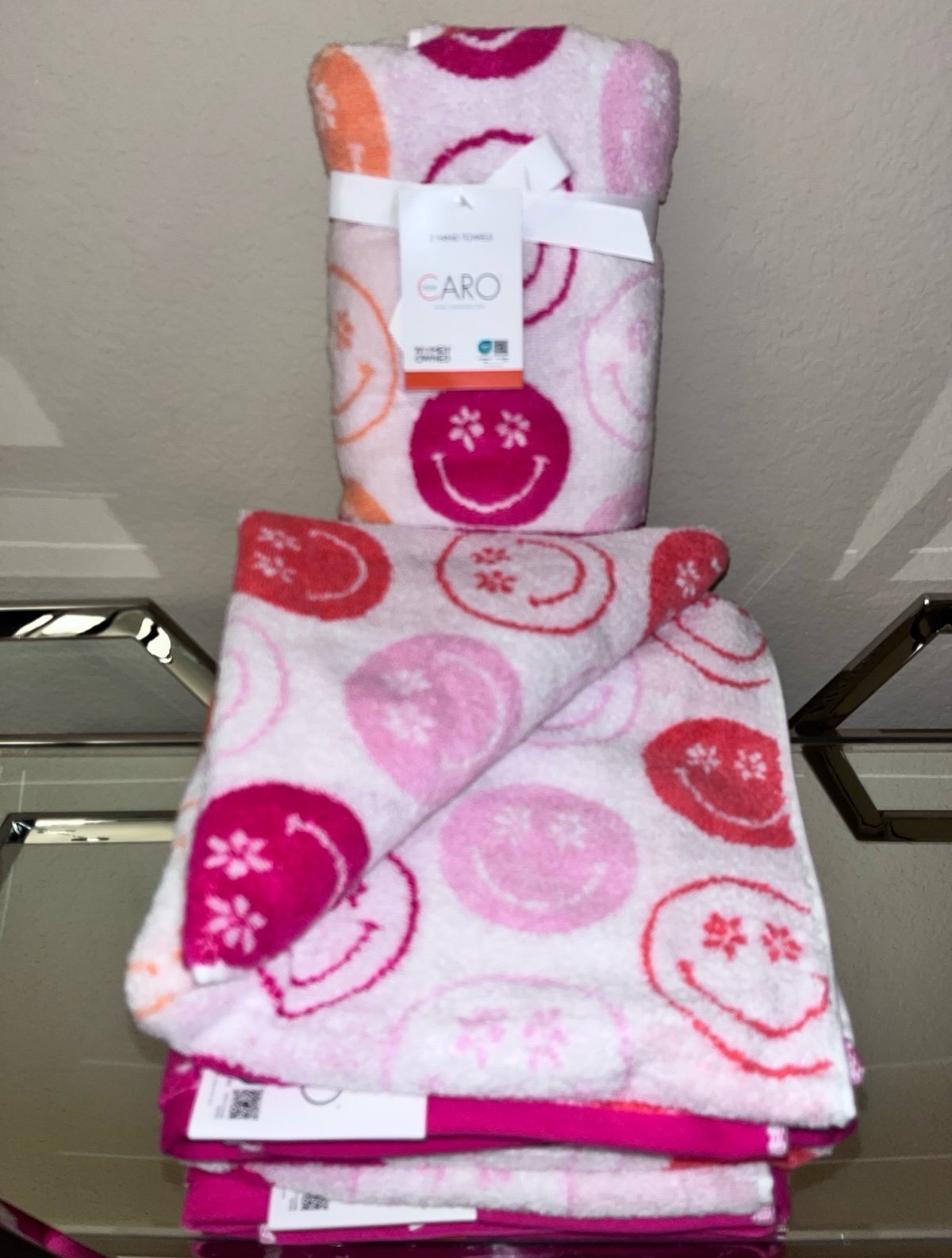よんこたつMart❤️ページです 4-NWT CARO HOME HAPPY FACE TOWELS SET