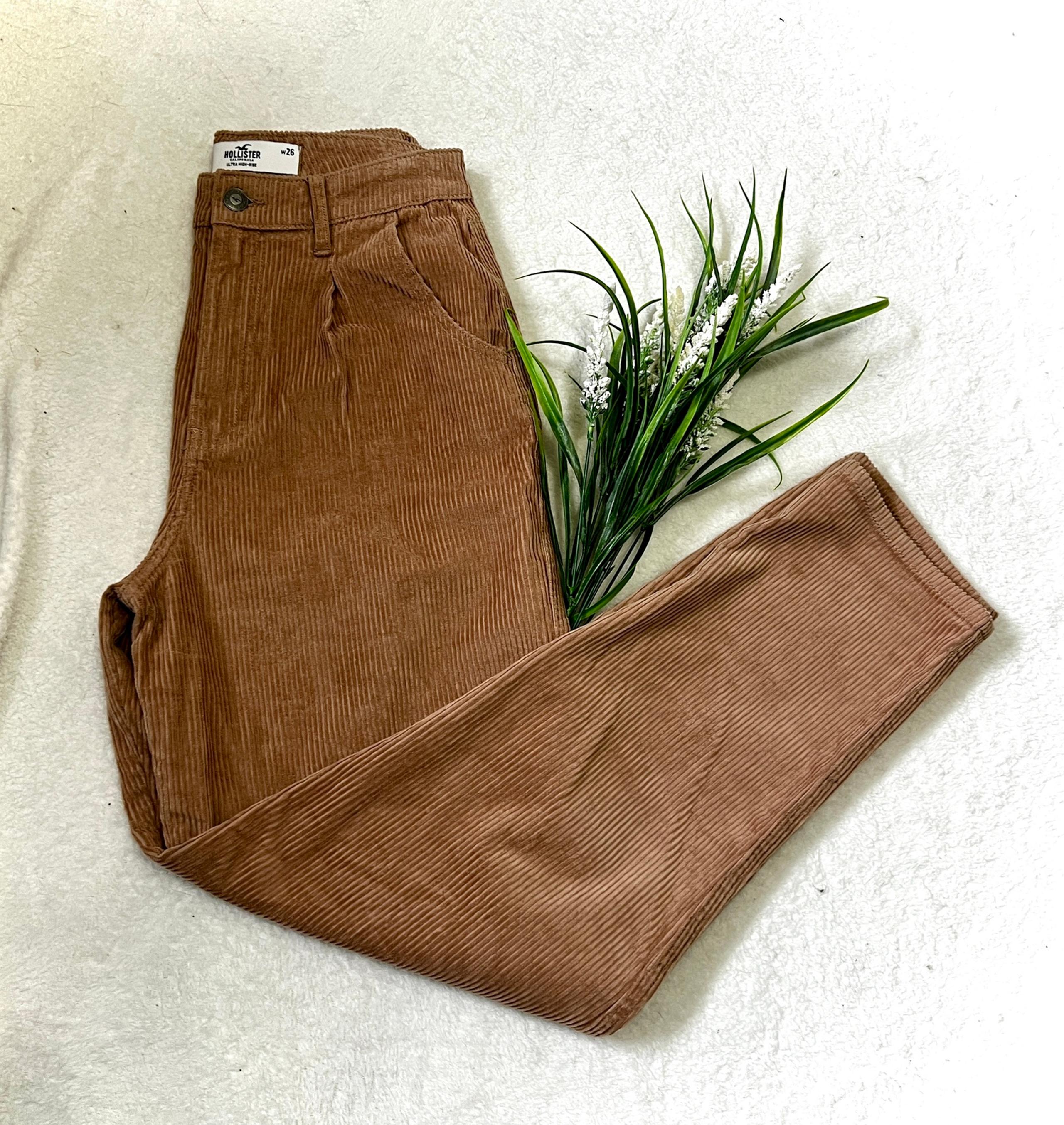 Hollister Ultra High Rise Corduroy Straight Leg Pant - Size 3/26