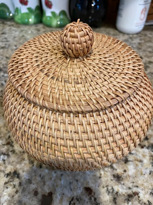Round Rattan Basket Boxes With Lid Hand-Woven Wicker Baskets Multi-Purpose