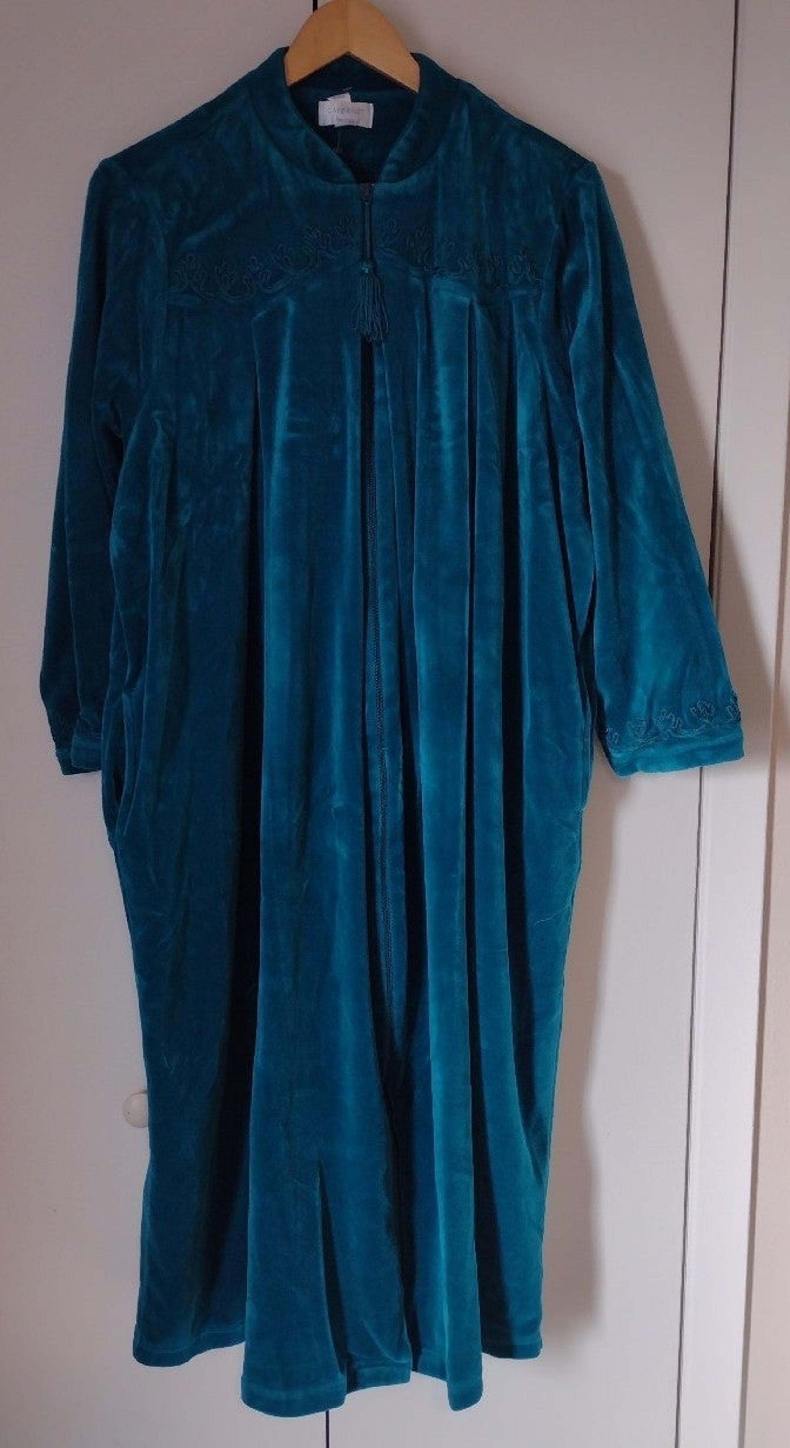 Cabernet petite PL women's emerald green zip robe