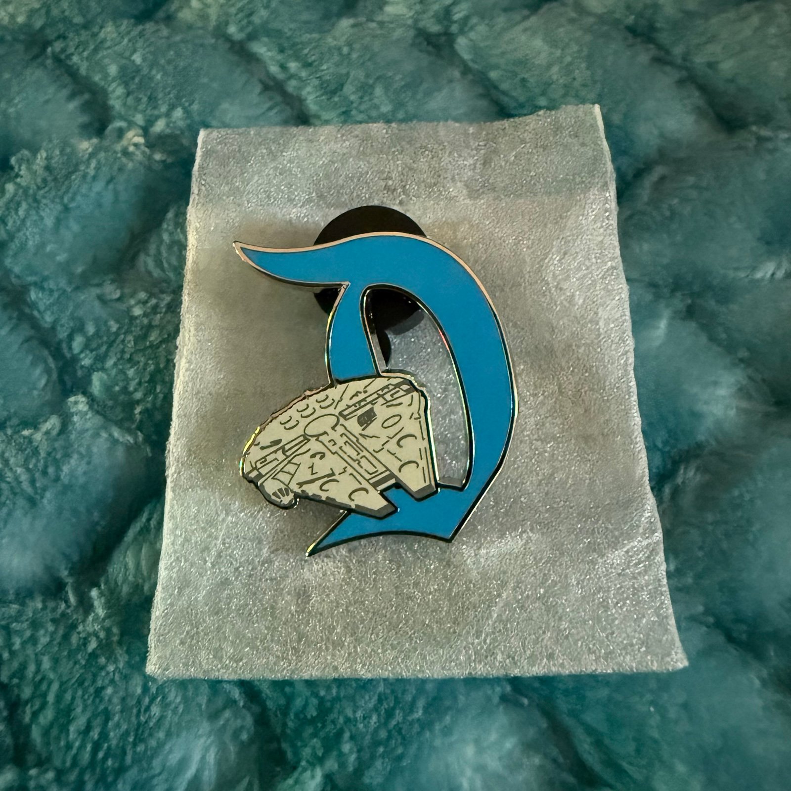 Key to Disneyland: Key & Millennium Falcon D Pin