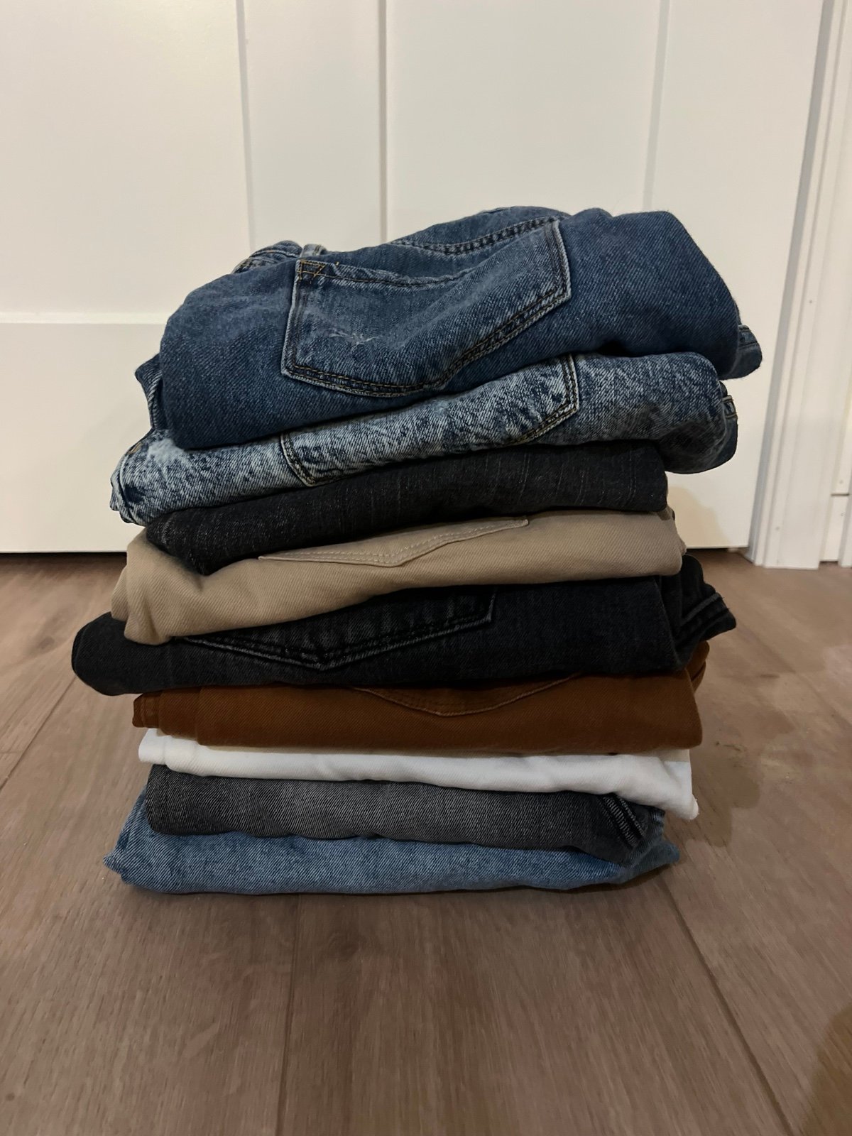 9 pairs of name brand jeans
