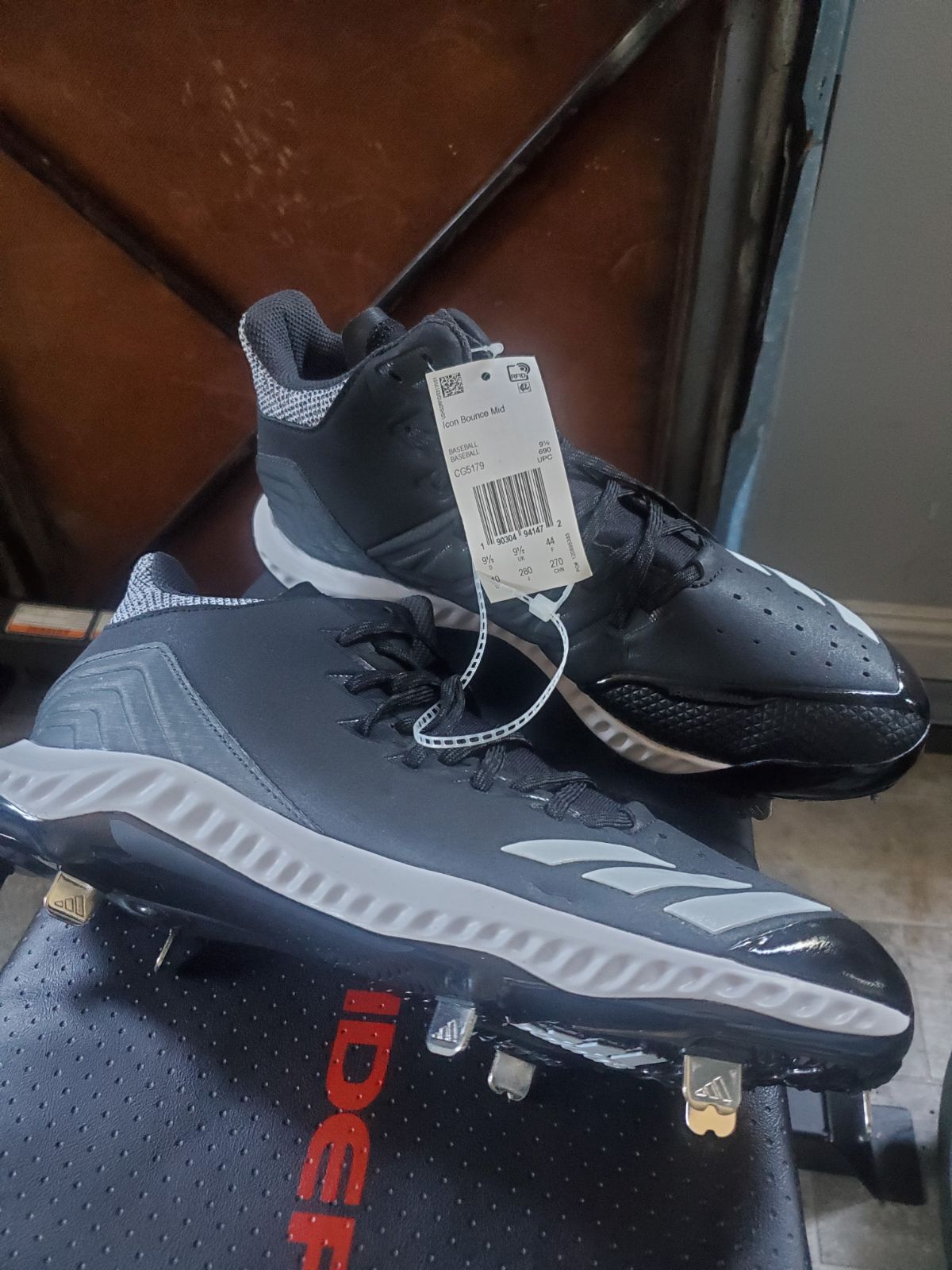 Adidas Icon Bounce Mid Cleats