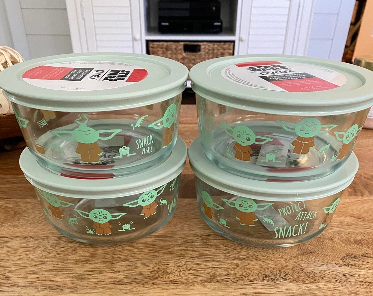 4 baby yoda pyrex bowls w/ lids