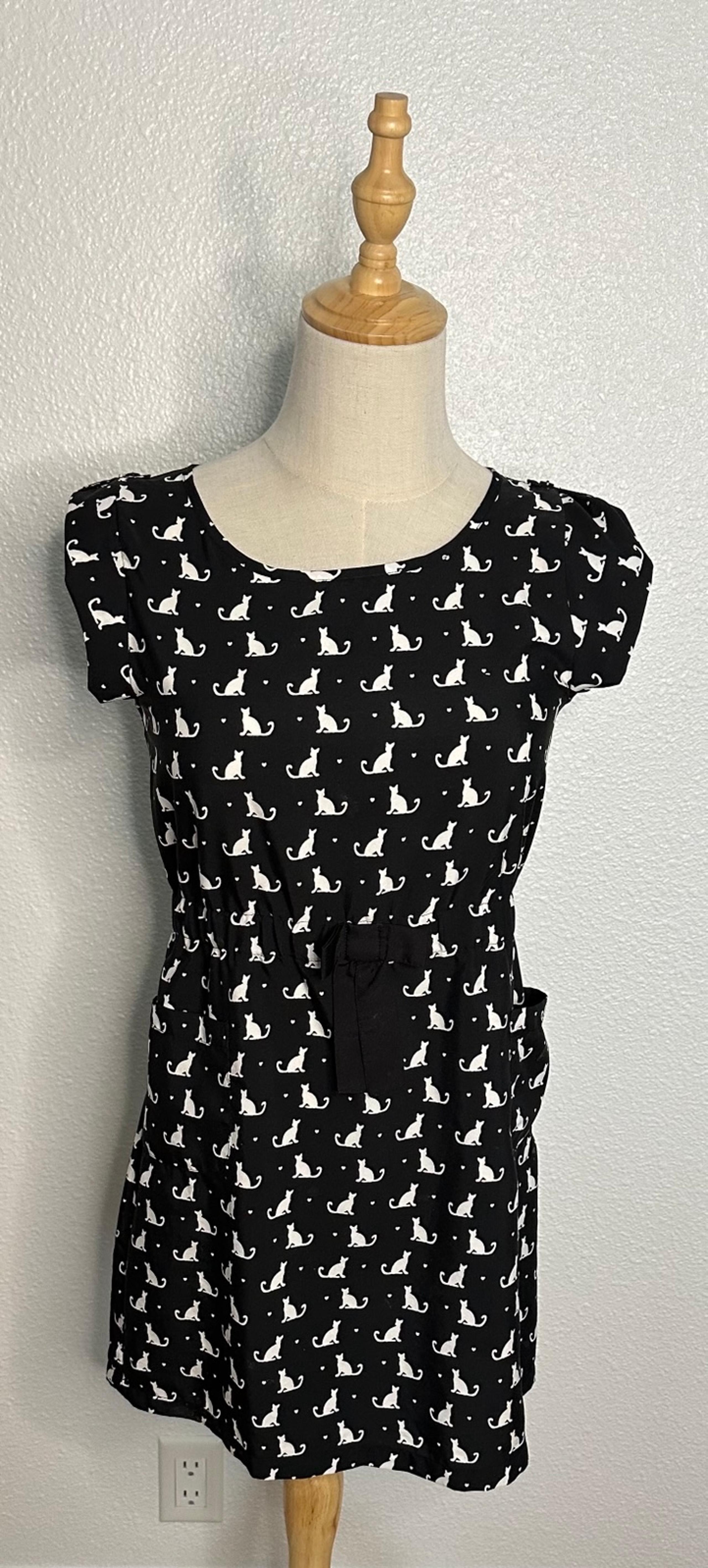 Cat dress black and white darling with bow faded glory size 10/12