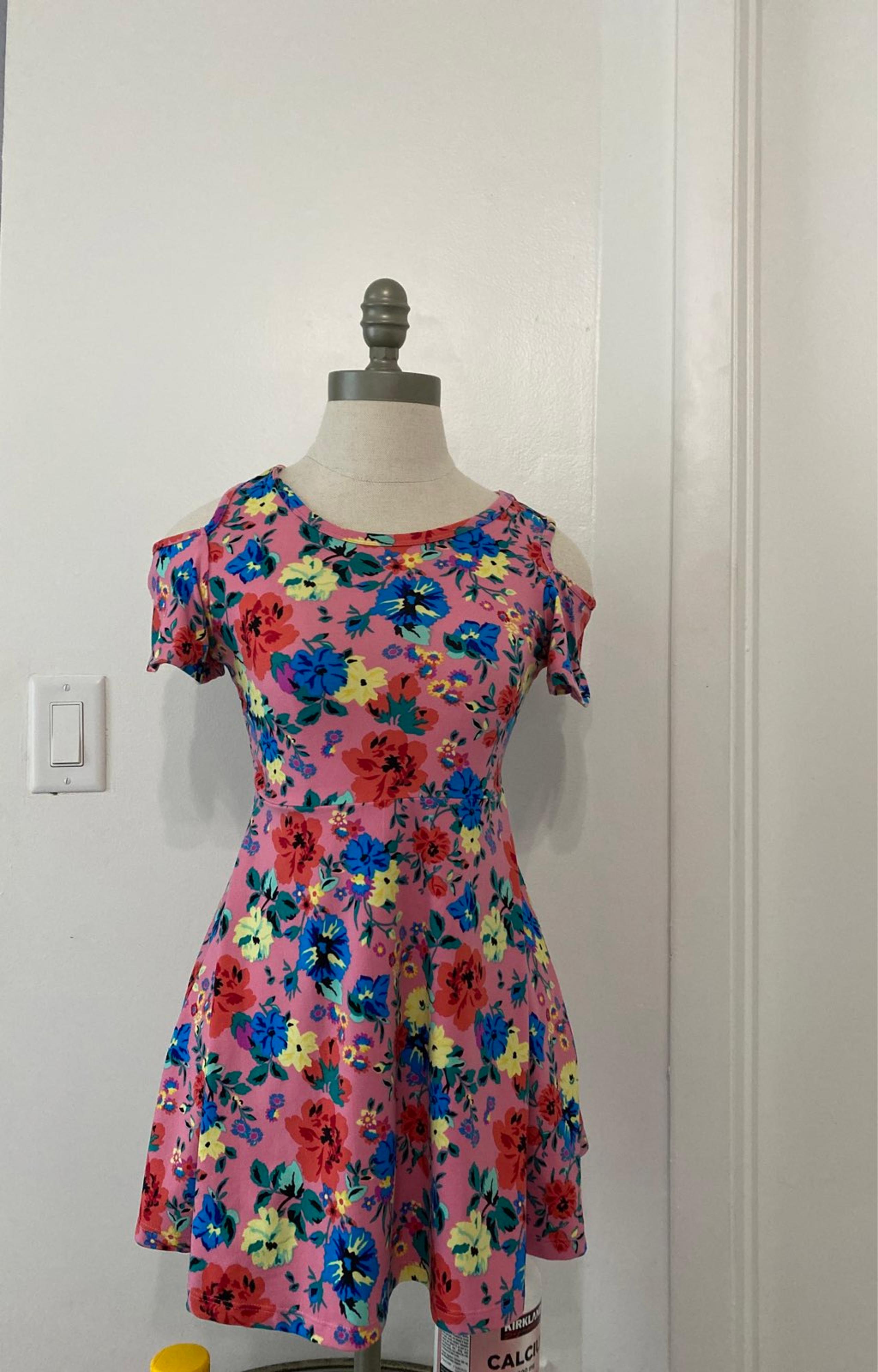 Size 7/8 girls flower pattern dress