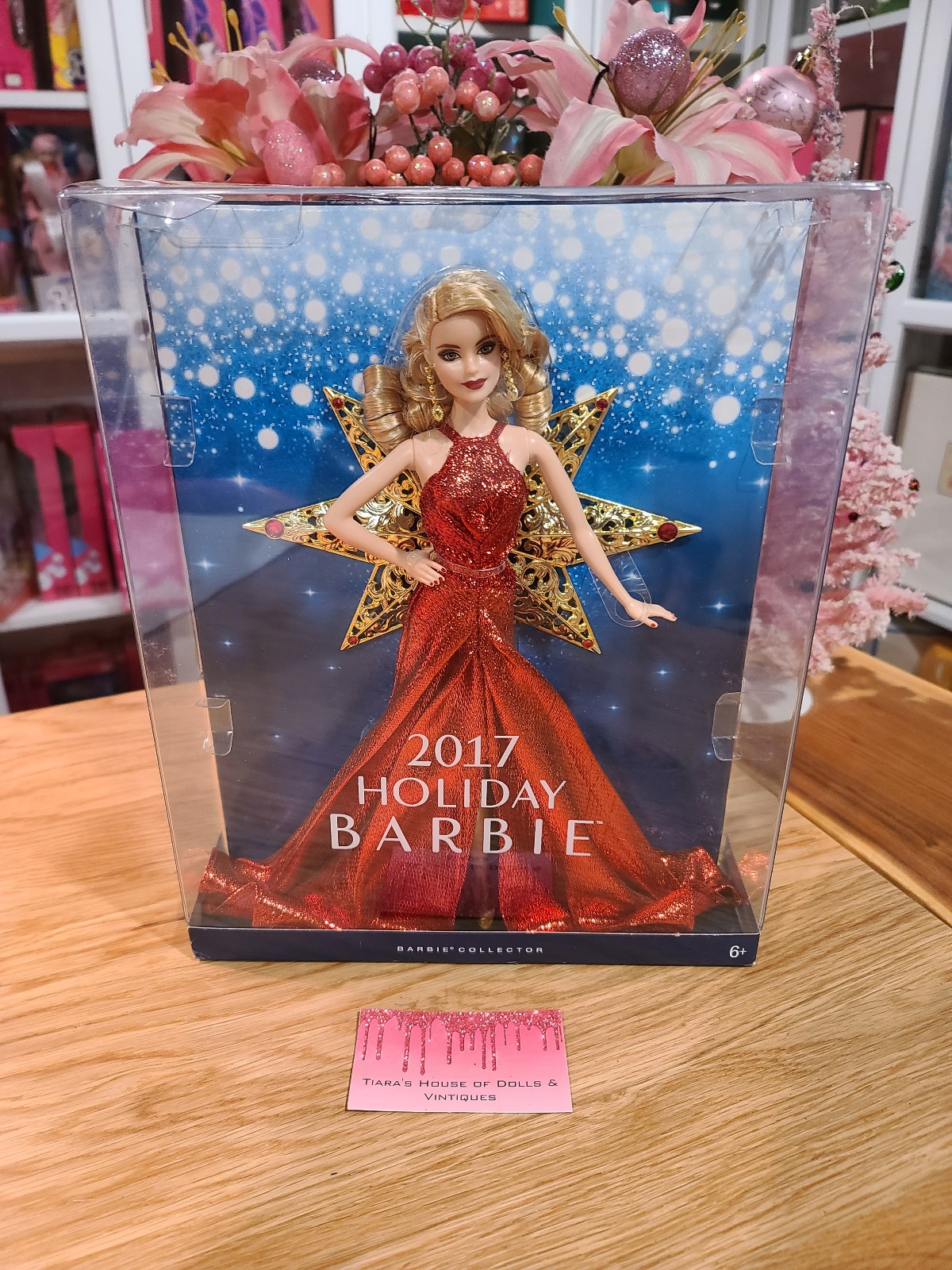 NEW! 2017 HOLIDAY BARBIE! BEAUTIFUL RED & GOLD!