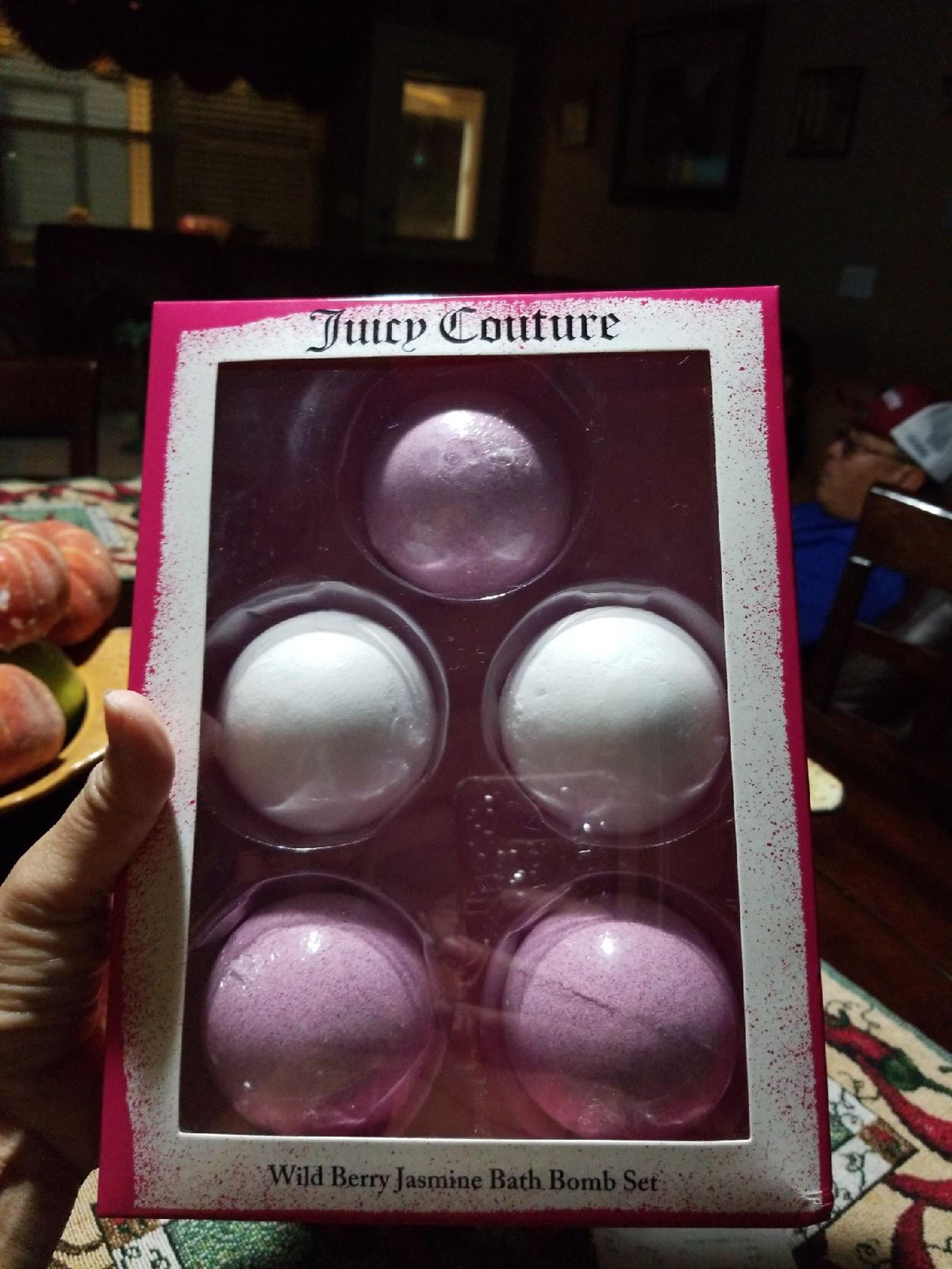 JUICY COUTURE  BATH BOMB SET OF 5