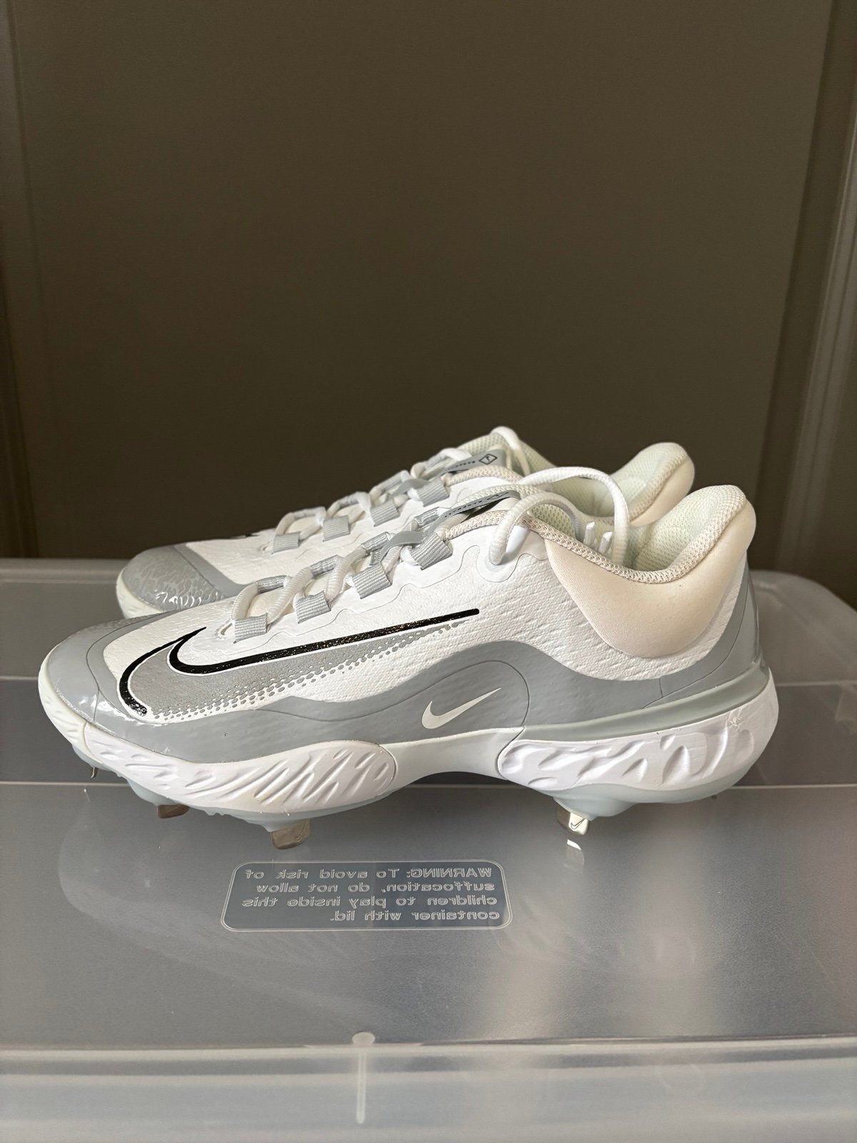 NEW Mens Nike Alpha Huarache Elite 4 Low White/Grey Baseball Cleats Size 8.5