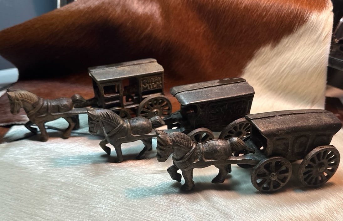 Vintage Cast Iron Horse and carriage toys set of 3