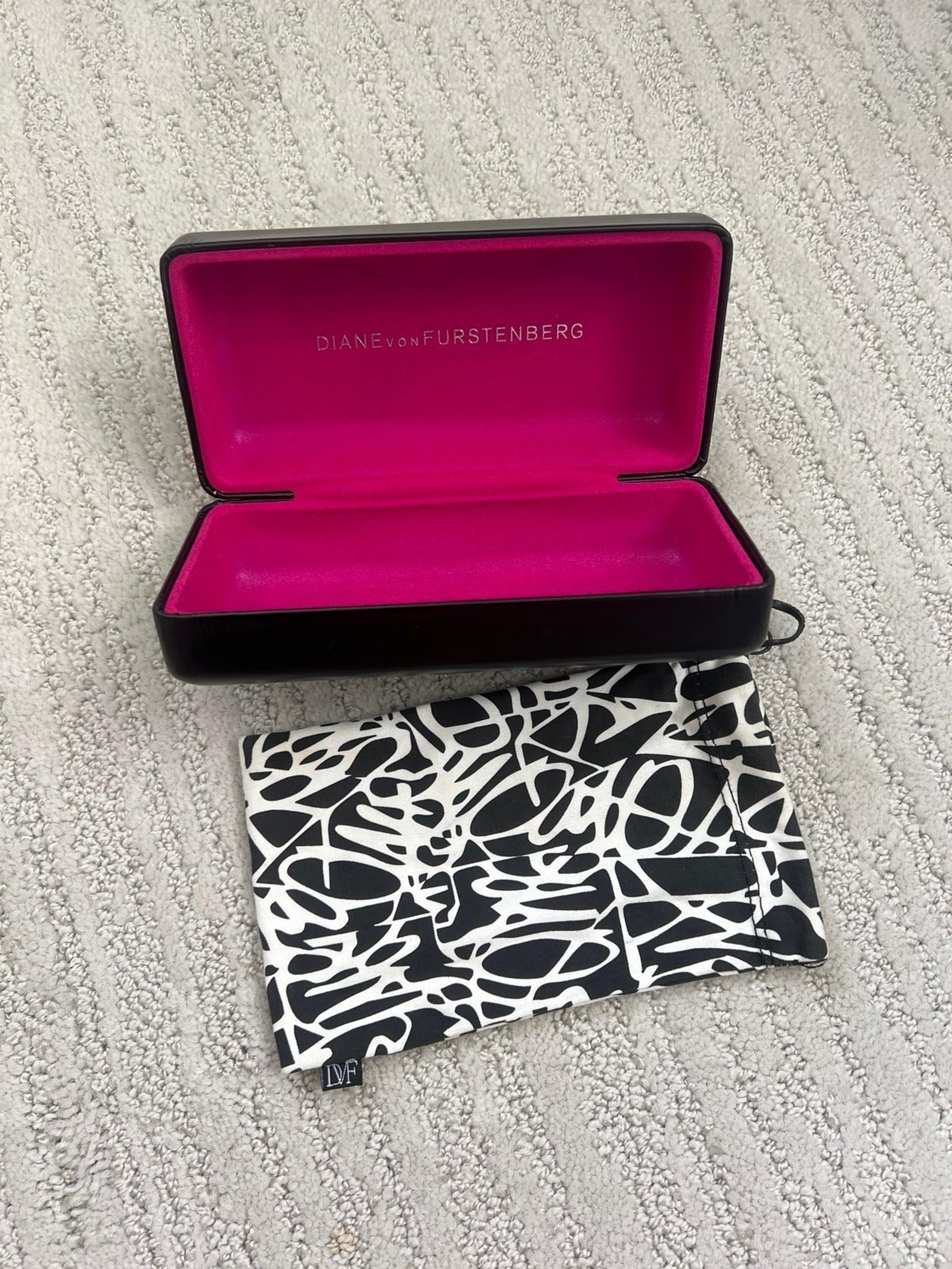 DIANE VON FURSTENBURG Sunglass Hardshell Case