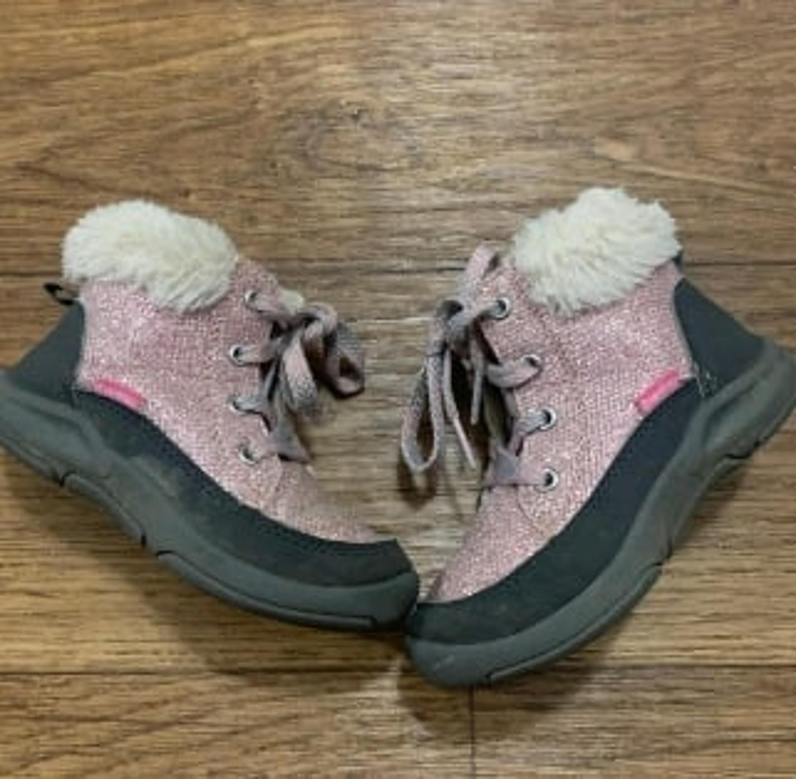 Oshkosh boots toddler kid size 9M