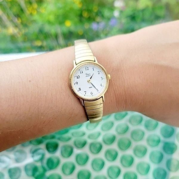 Vintage Timex Quartz Gold Classic Stretch Watch