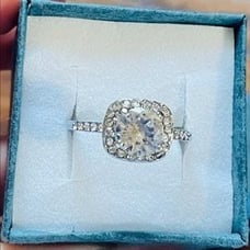 Stunning 18k White Gold P Zircon Halo Ring! New in gift box size 7