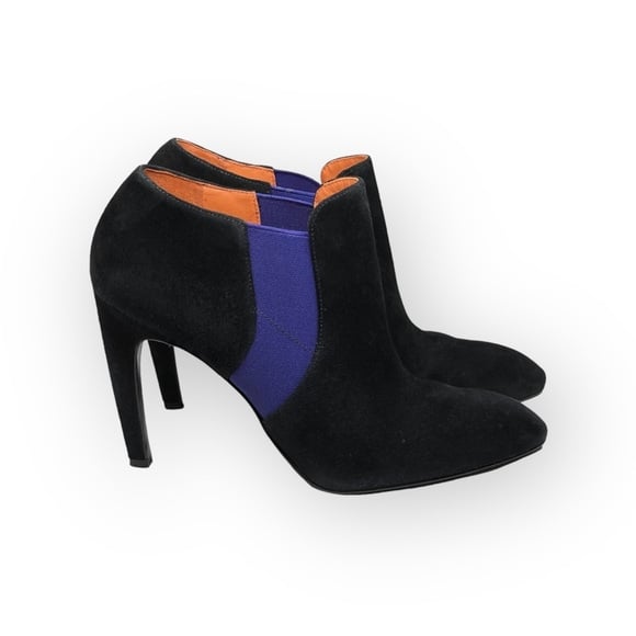 Via Spiga ✿ Blaire Suede Pointy Toe Heeled Ankle Booties ✿ Black Violet ✿
