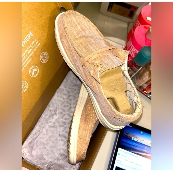 Light pink HeyDude