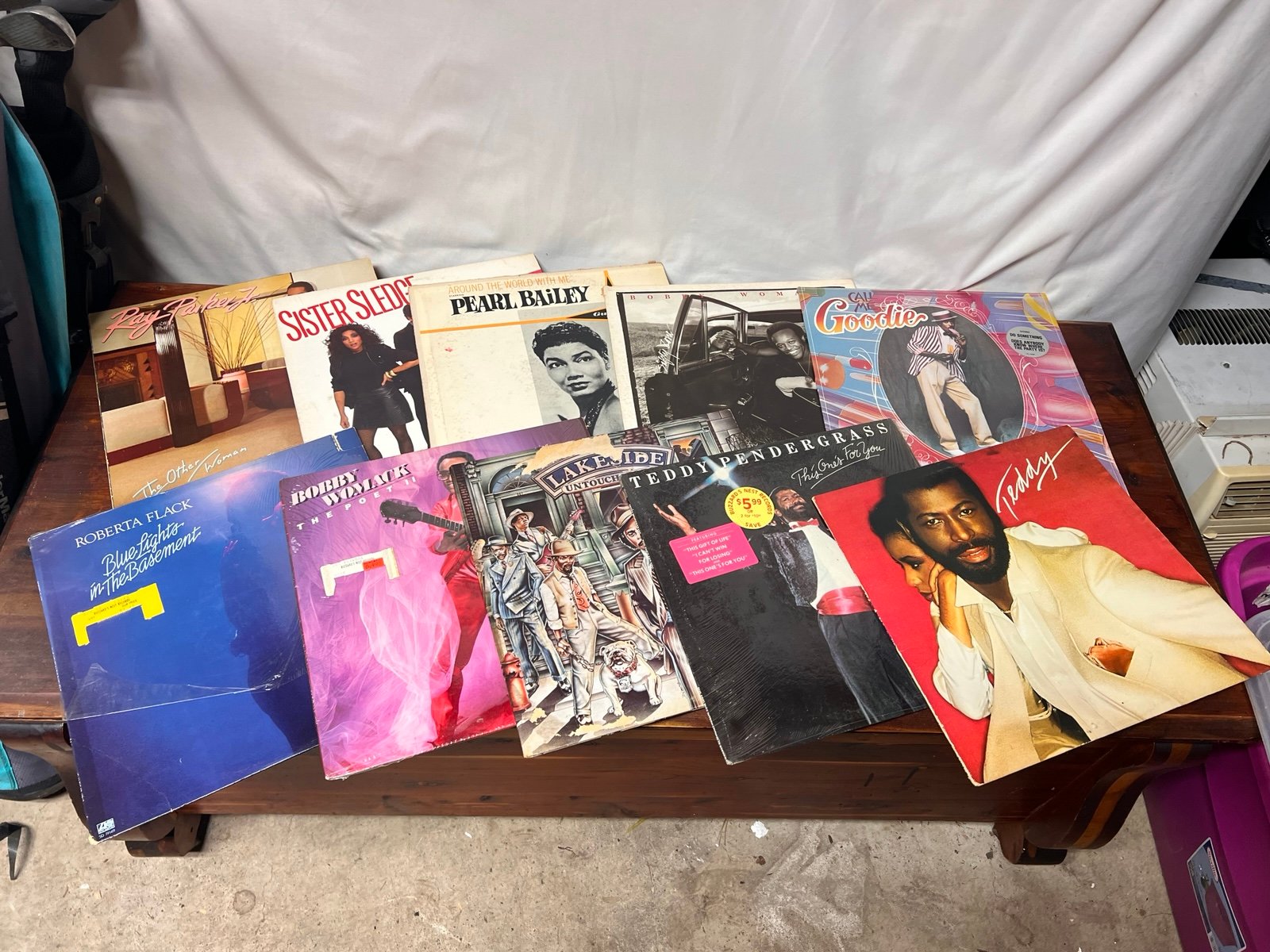 Vintage vinyl records a lot of 10, so in R&B