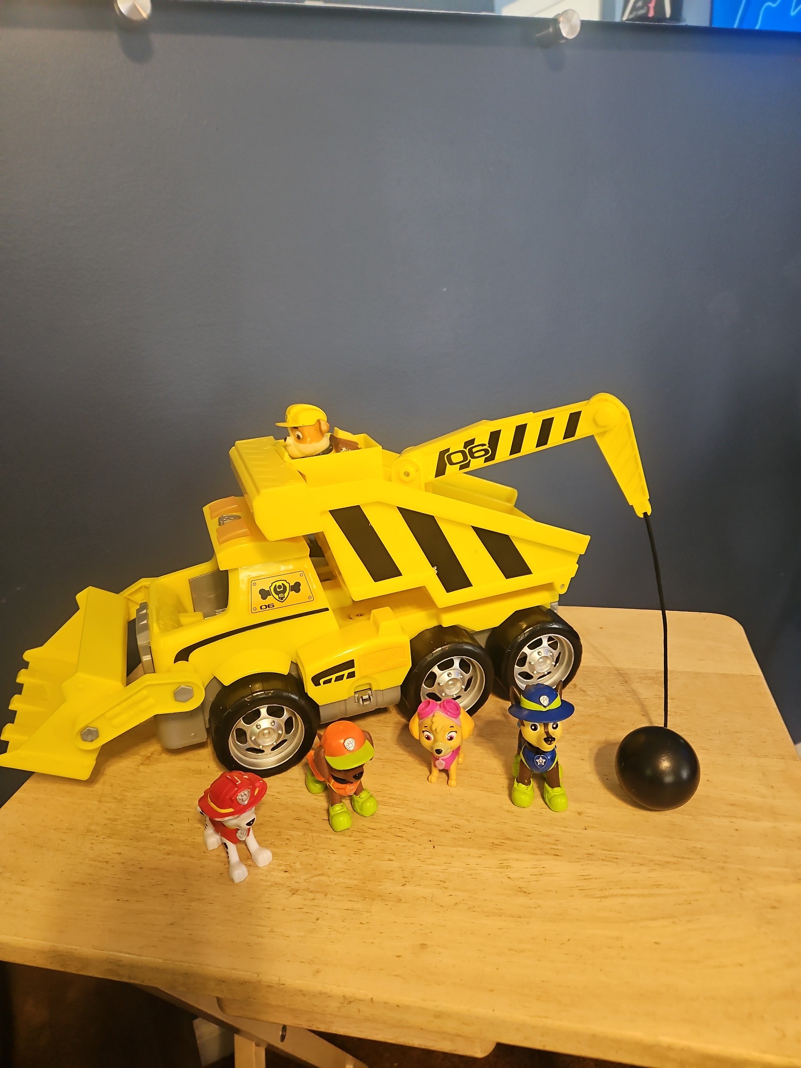 Paw Patrol Rubbles Ultimate Rescue Construction bulldozer and 5 pups