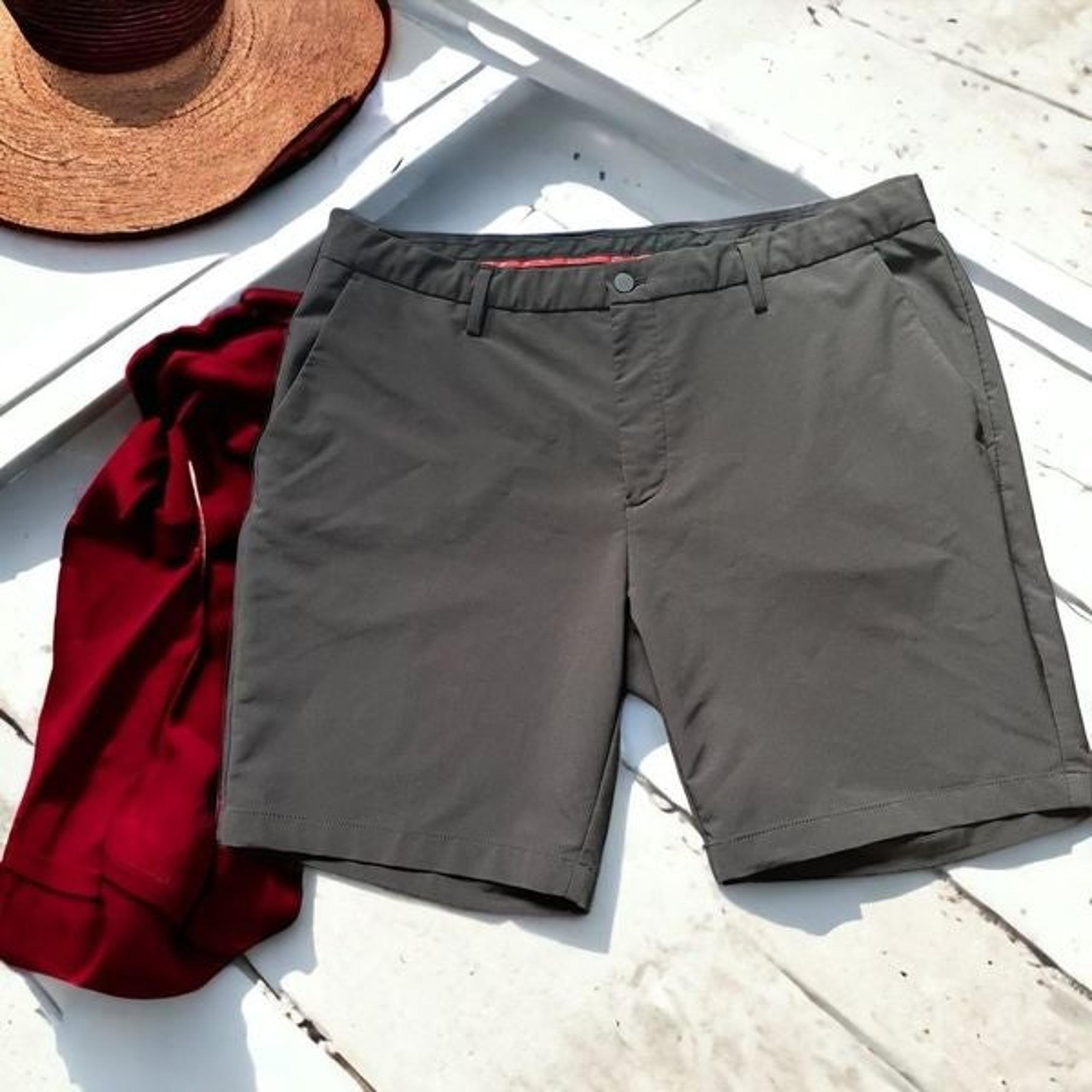 Kenneth Cole Awearness Size 42 Slim Fit Black Shorts With Size Zipper Pocket.