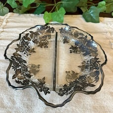 Crystal plate with black floral decoration