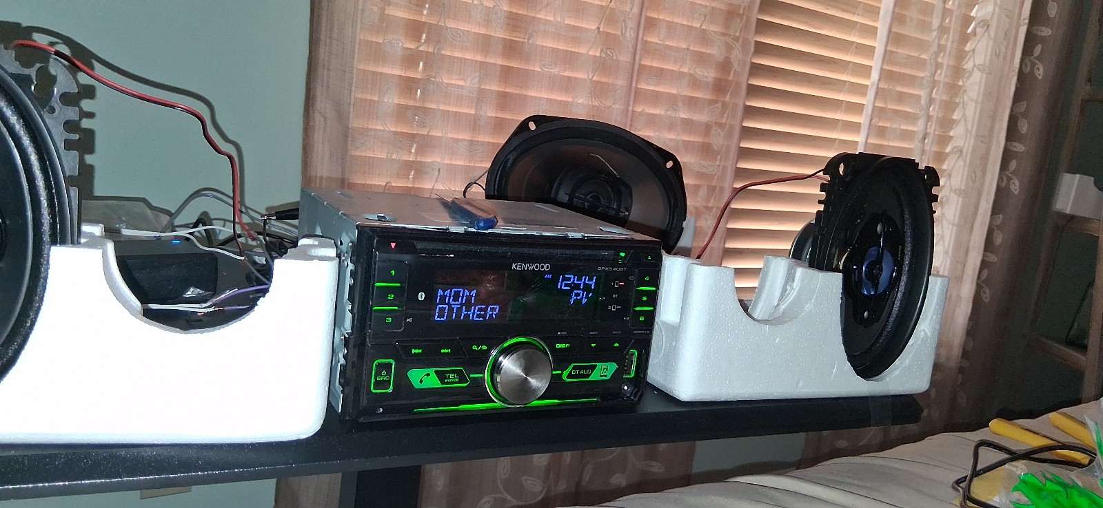 Car Stereo cd/DVD Bluetooth Pandora spotify and more Slightly Ly used