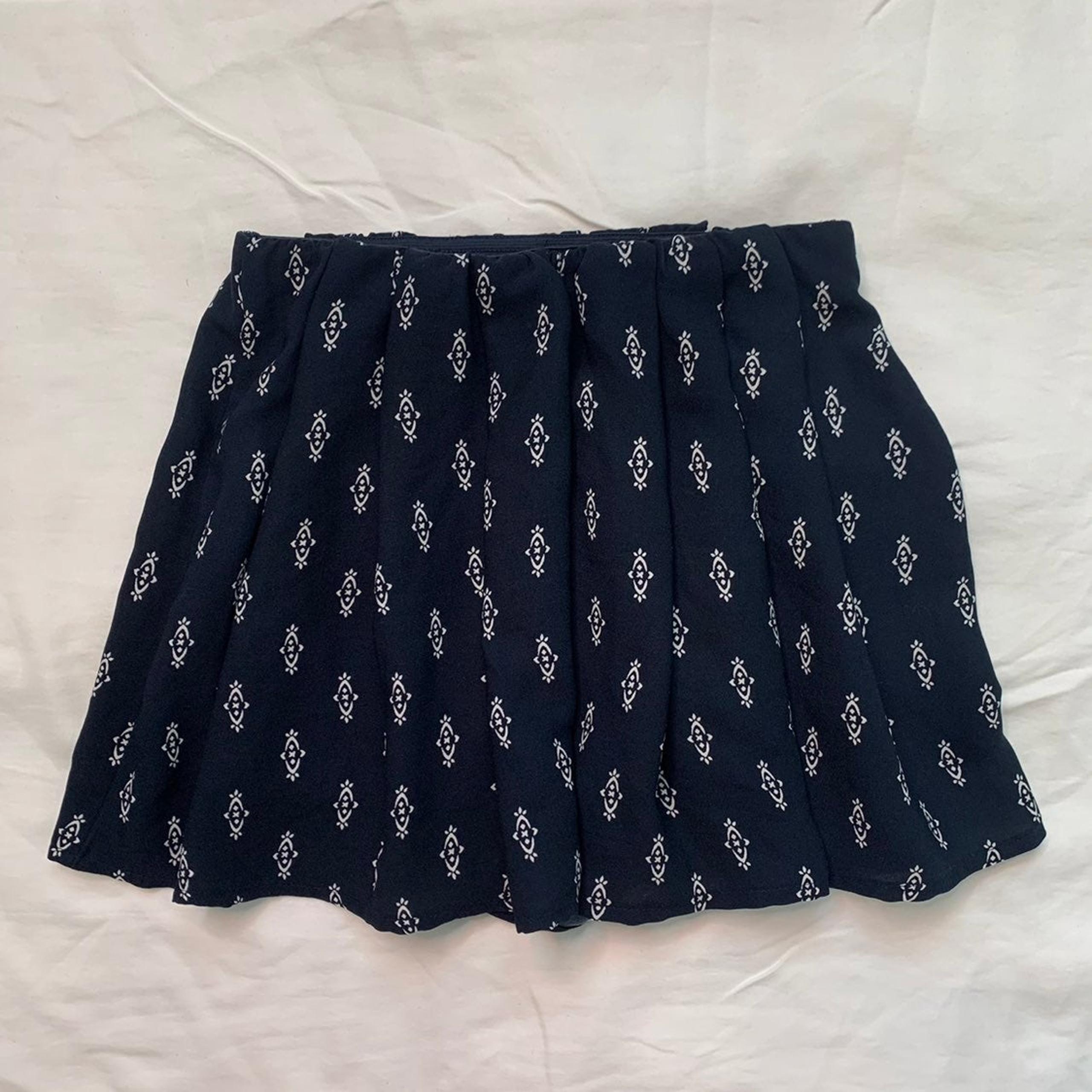 Abercrombie and Fitch Women size 00 Junior size 3 Flowy Navy Blue Skort