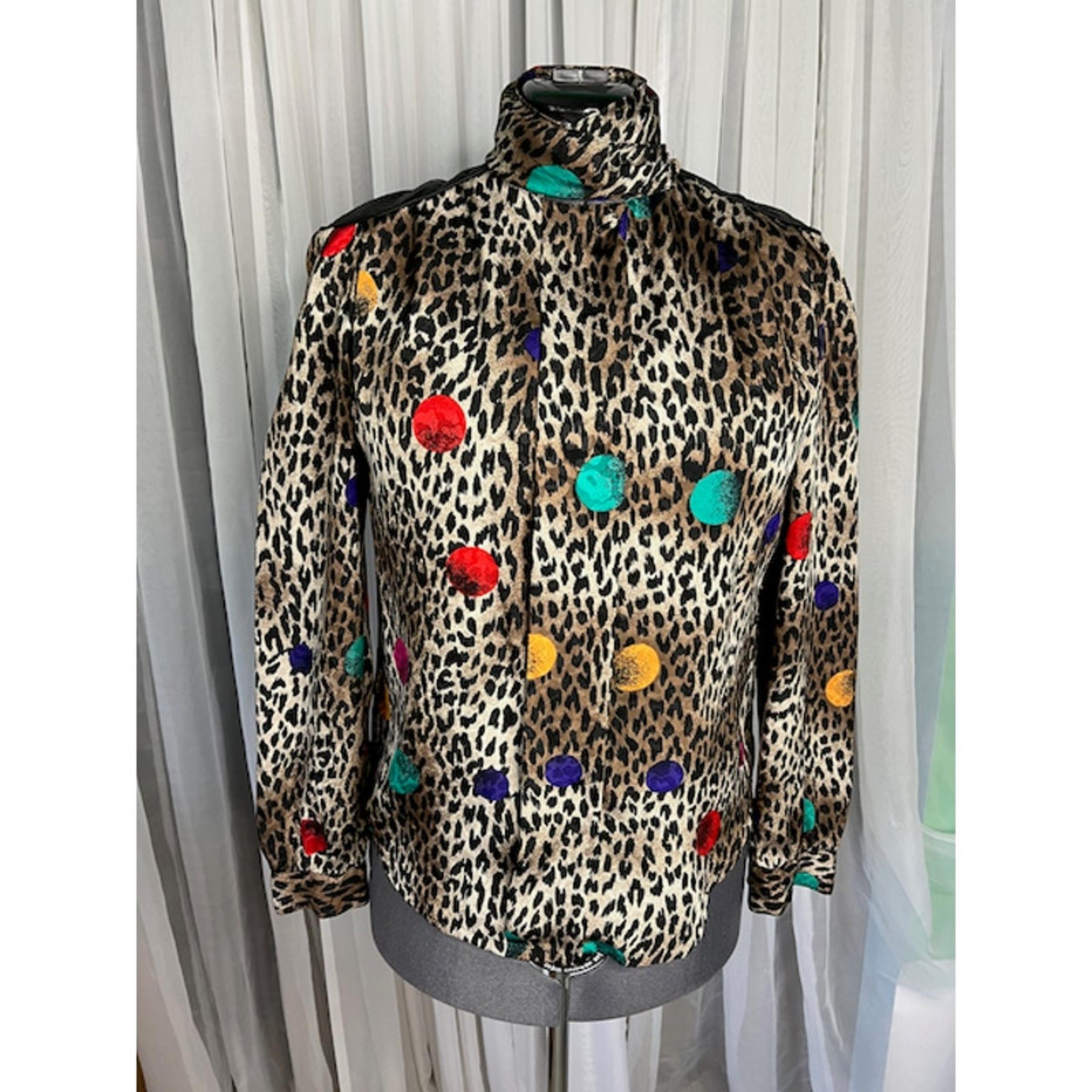 blouse leopard print and colored spheres leather folder