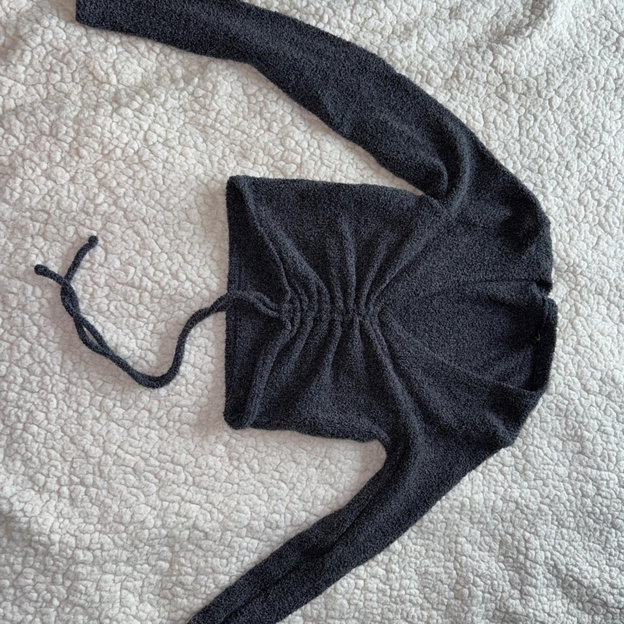 Elegant Black Women's Long Sleeve Crop Top