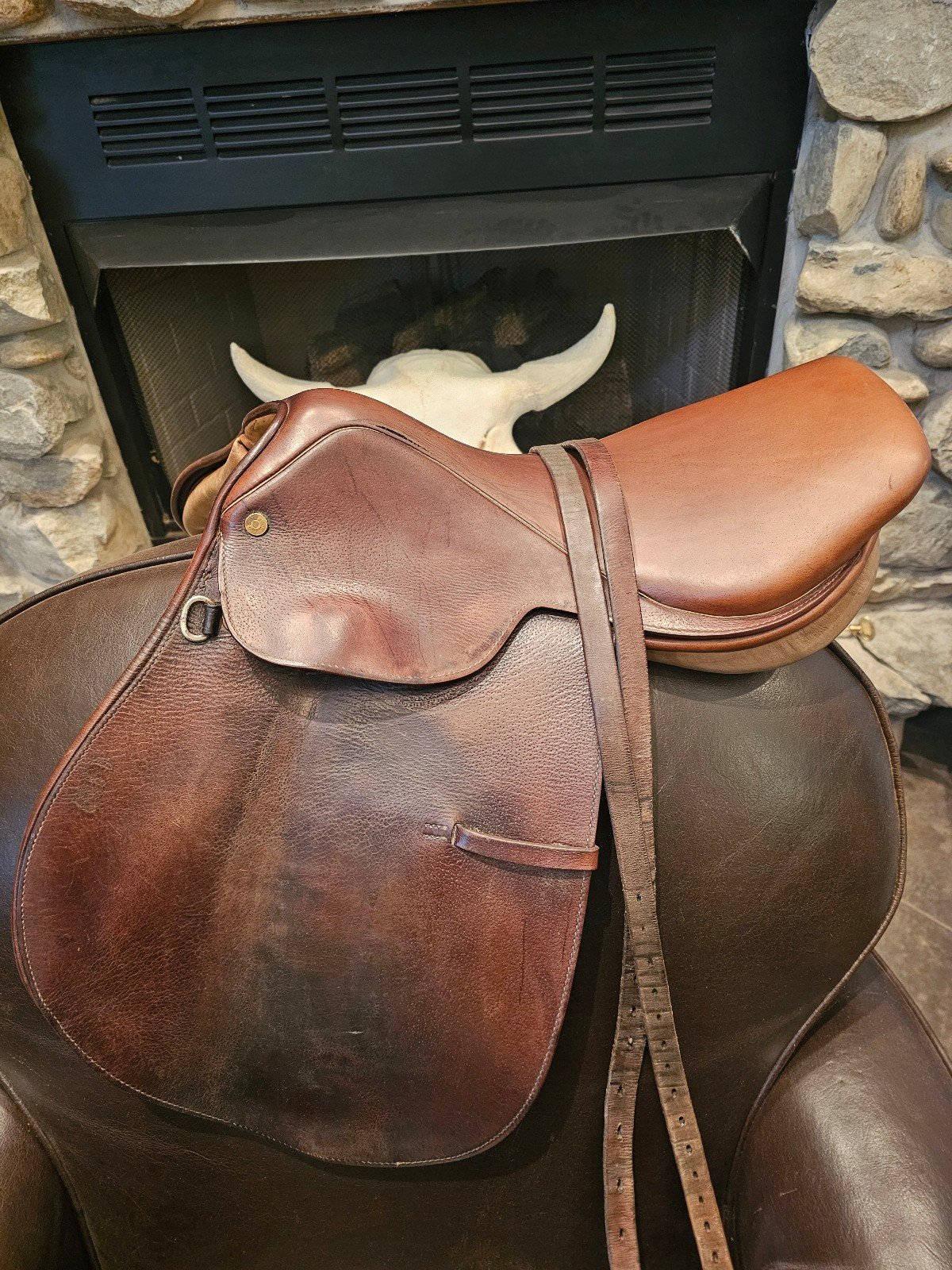 Collegiate Close Contact Equitation Jump Saddle