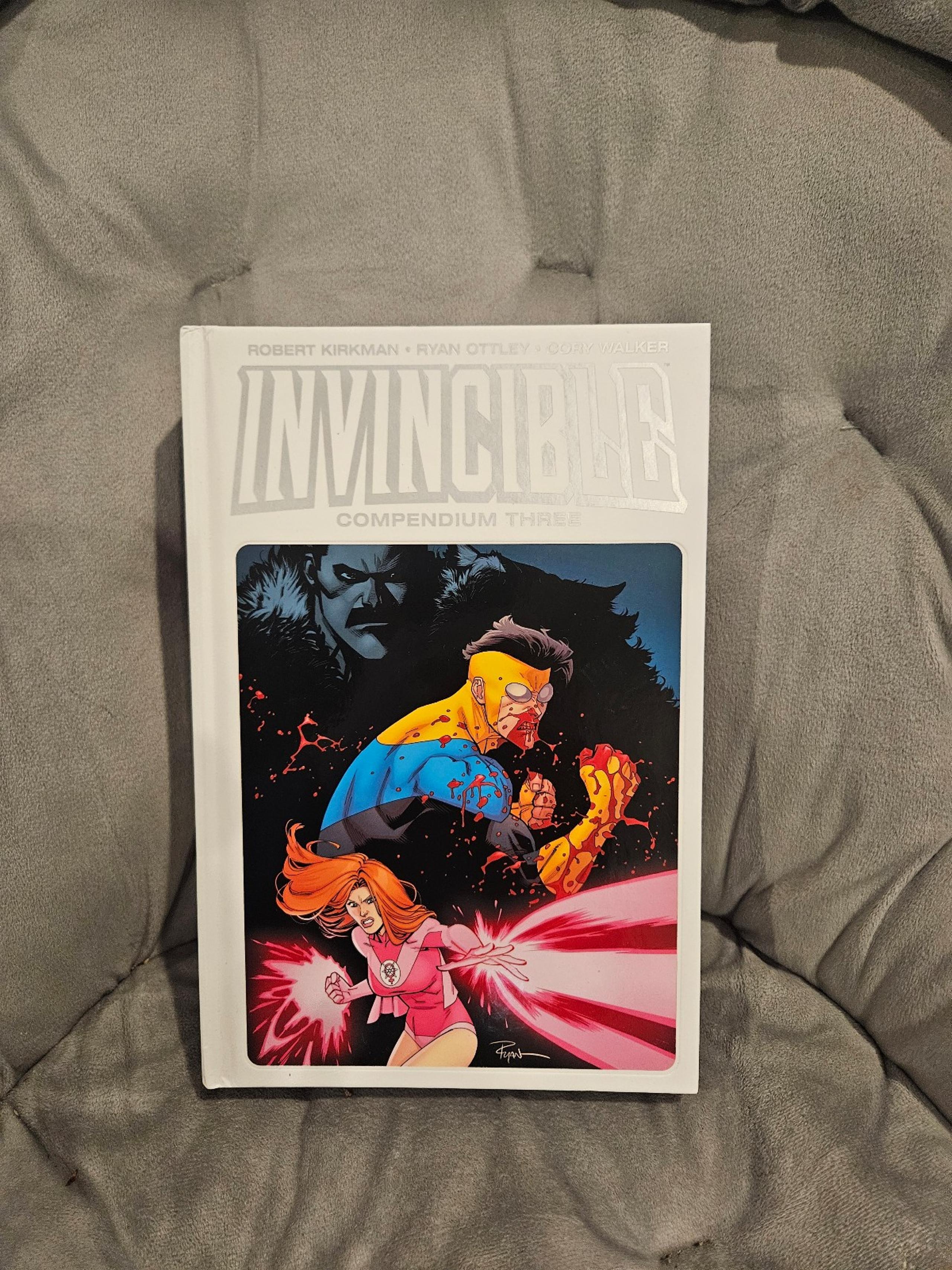 Invincible Compendium Vol 3 Variant Hardcover.