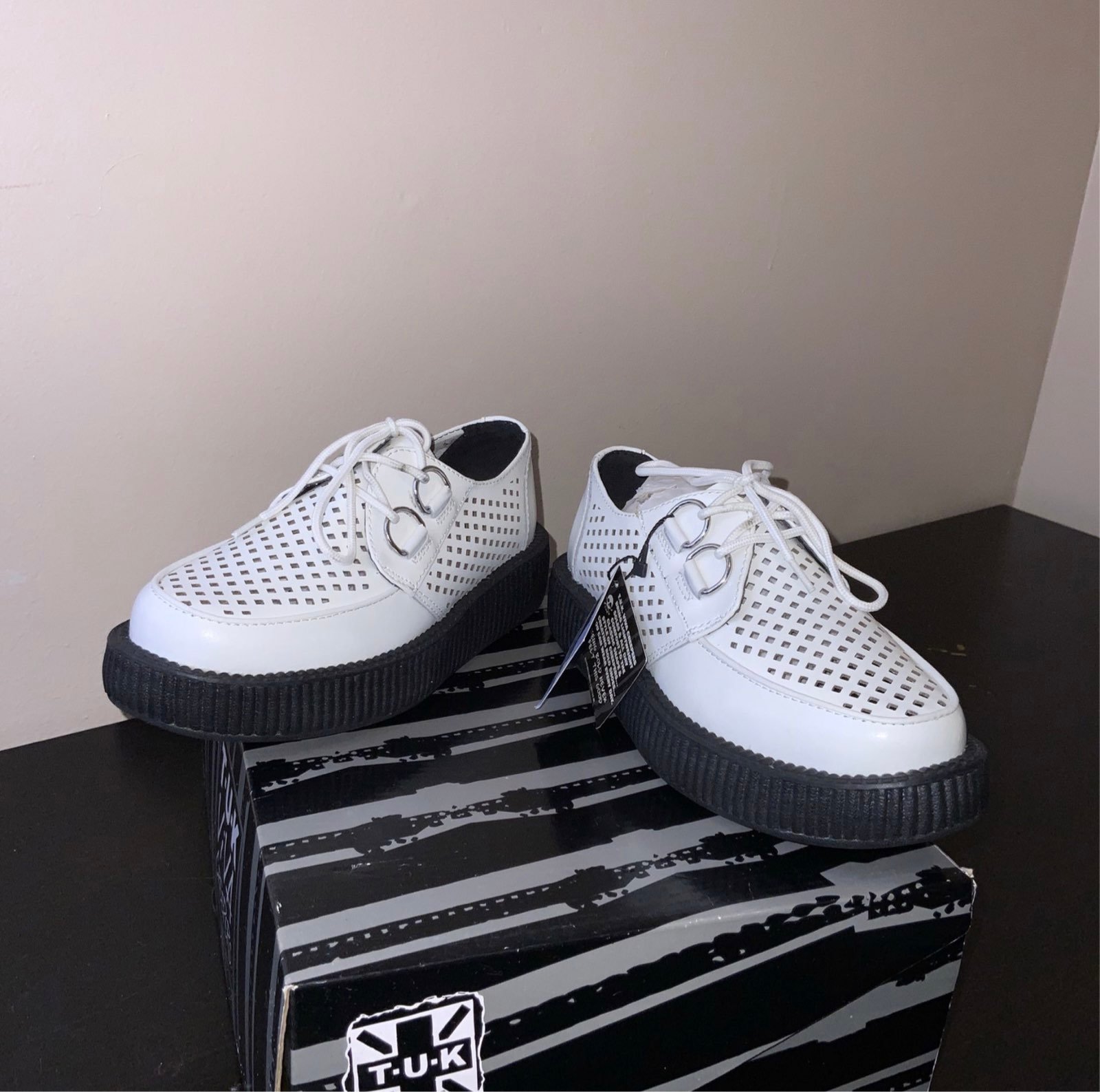 White perforated viva low creepers women