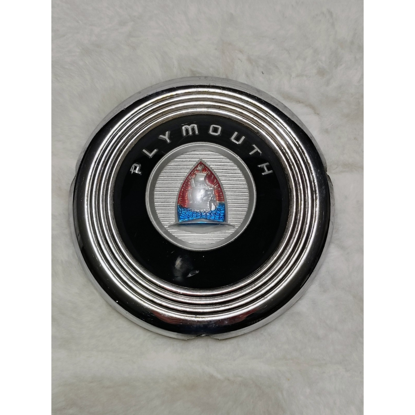 EMBLEM PLYMOUTH 1946-1948 ORIGINAL PART CENTER RUDDER STEERING WHEEL