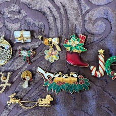 Vintage Christmas Brooch Lot
