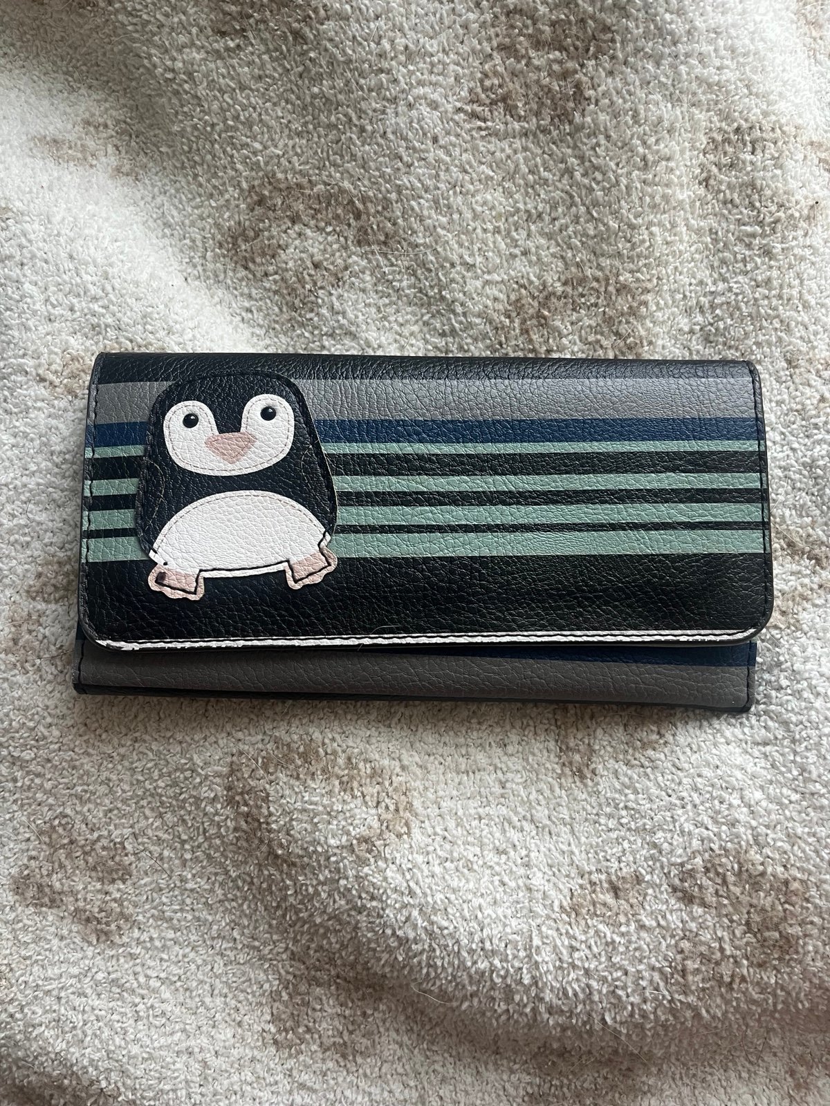 Relic by Fossil RARE find penguin wallet (B)