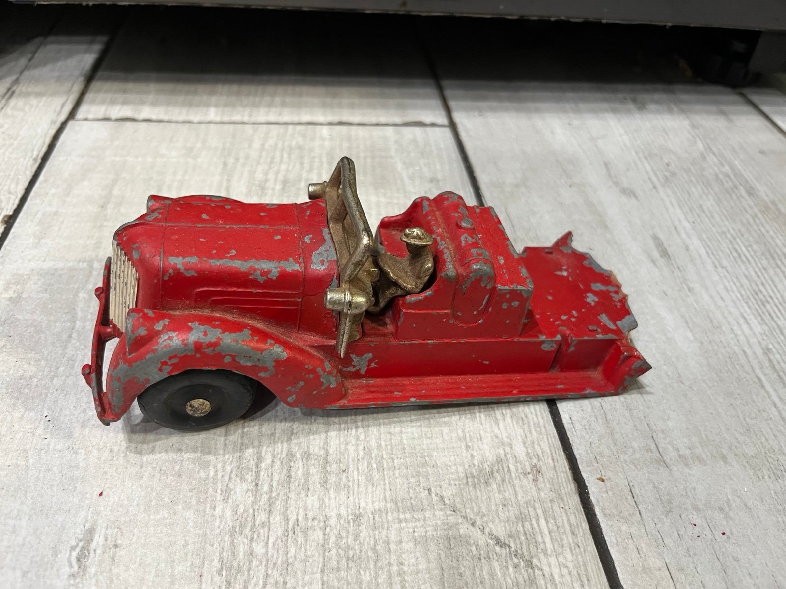 Vintage 1940's Die-Cast 11” Hubley Kiddie Toy Fire Truck 11” for restoration