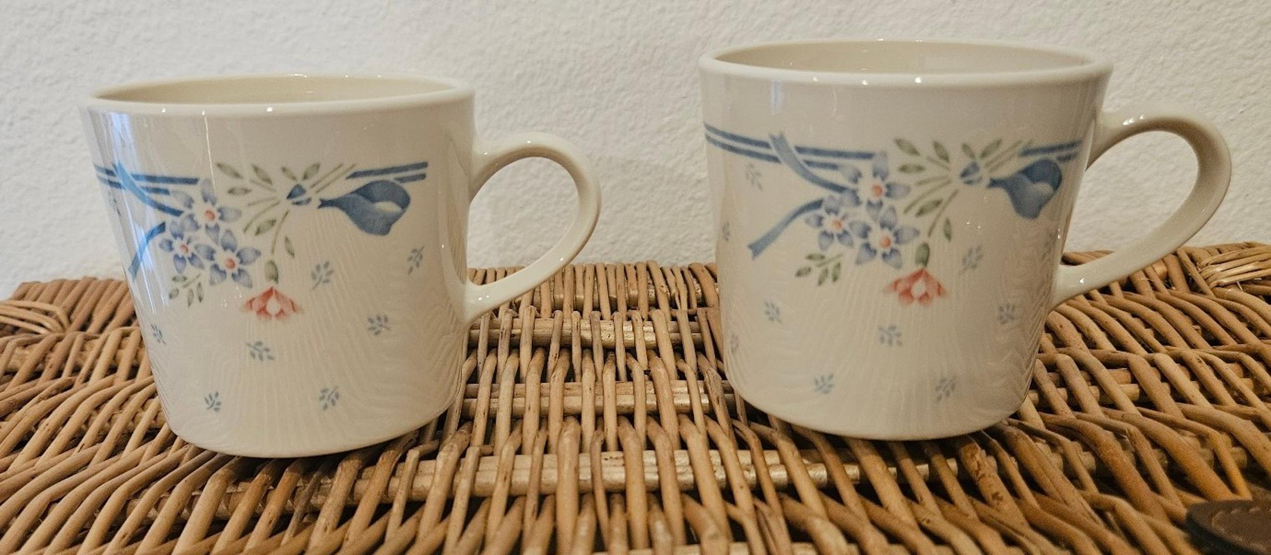 Corning symphony usa made coffee cups, flowers and ribbons, set of 2